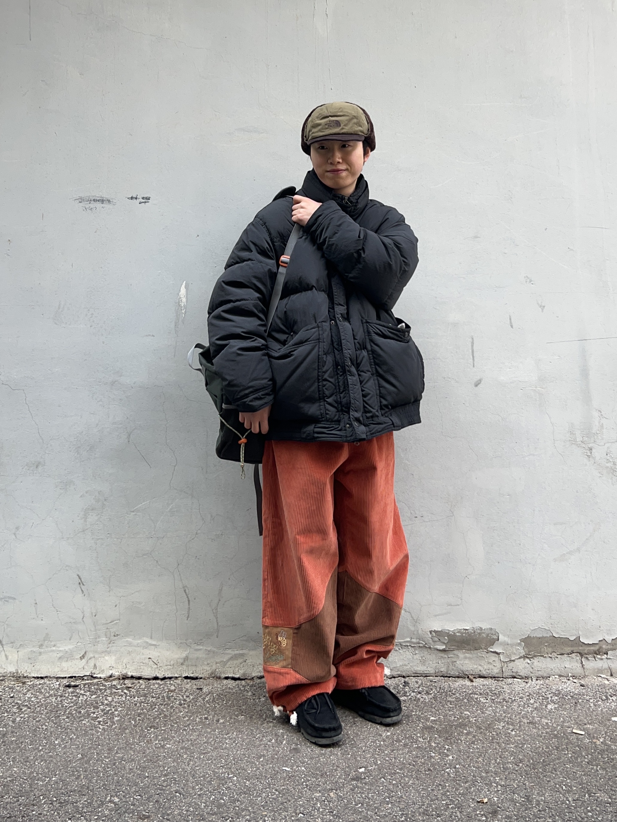 The North Face Waxed Cotton Earmuff Cap Khaki, Clarks Wallabee Black Suede 착용 스타일 - 2
