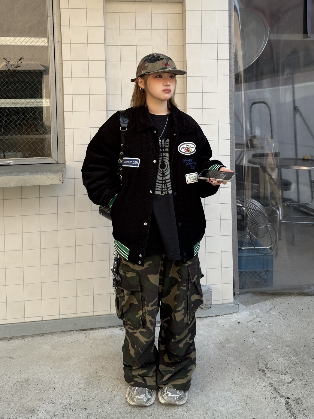 Supreme Distressed Script 6-Panel Woodland Camo - 25FW 착용 스타일