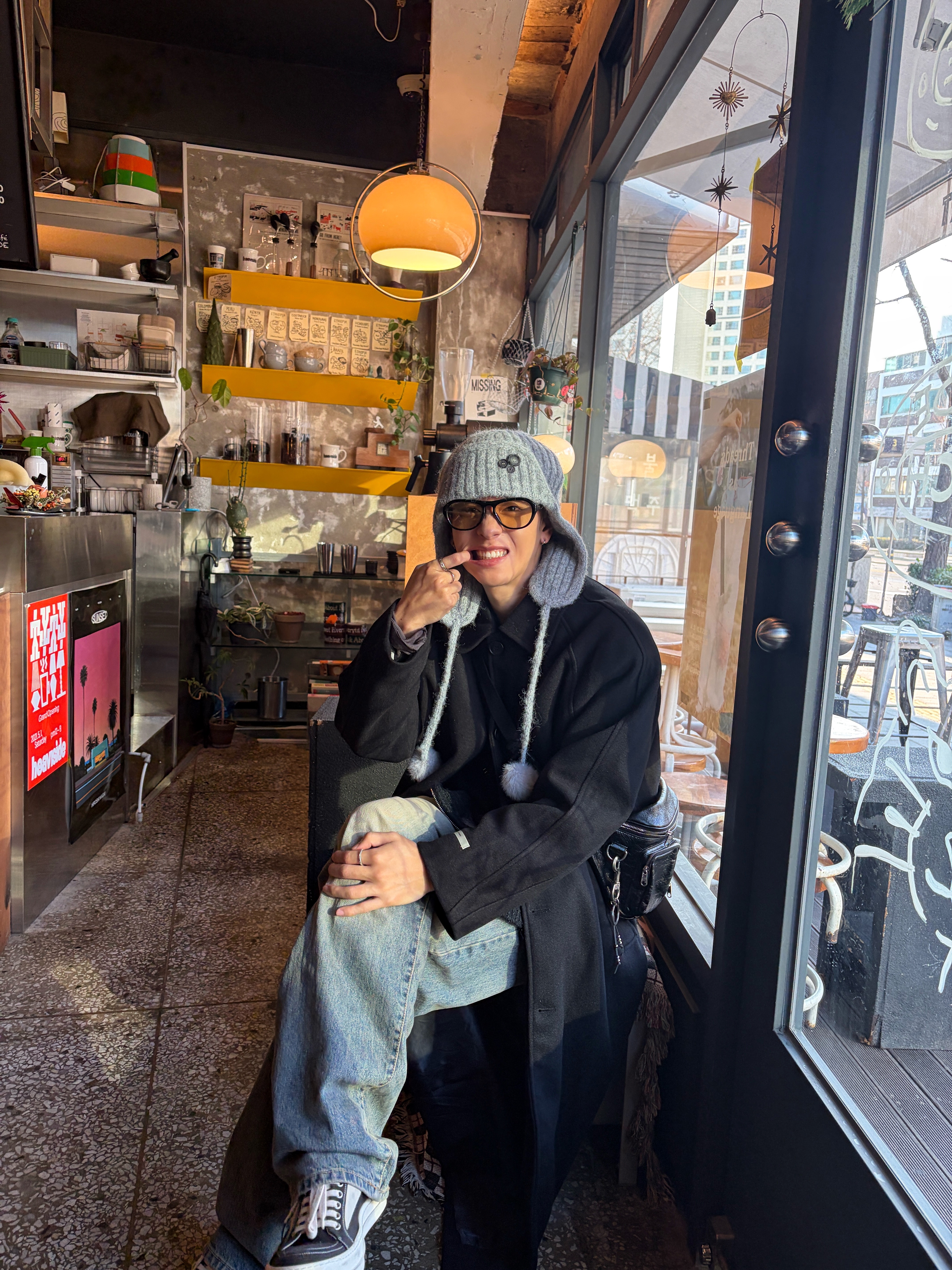 AEAE Button Knit Trooper Beanie Grey, Rick Owens Drkshdw Suede Vintage Sneakers Dark Dust Pearl Milk White 착용 스타일 - 1