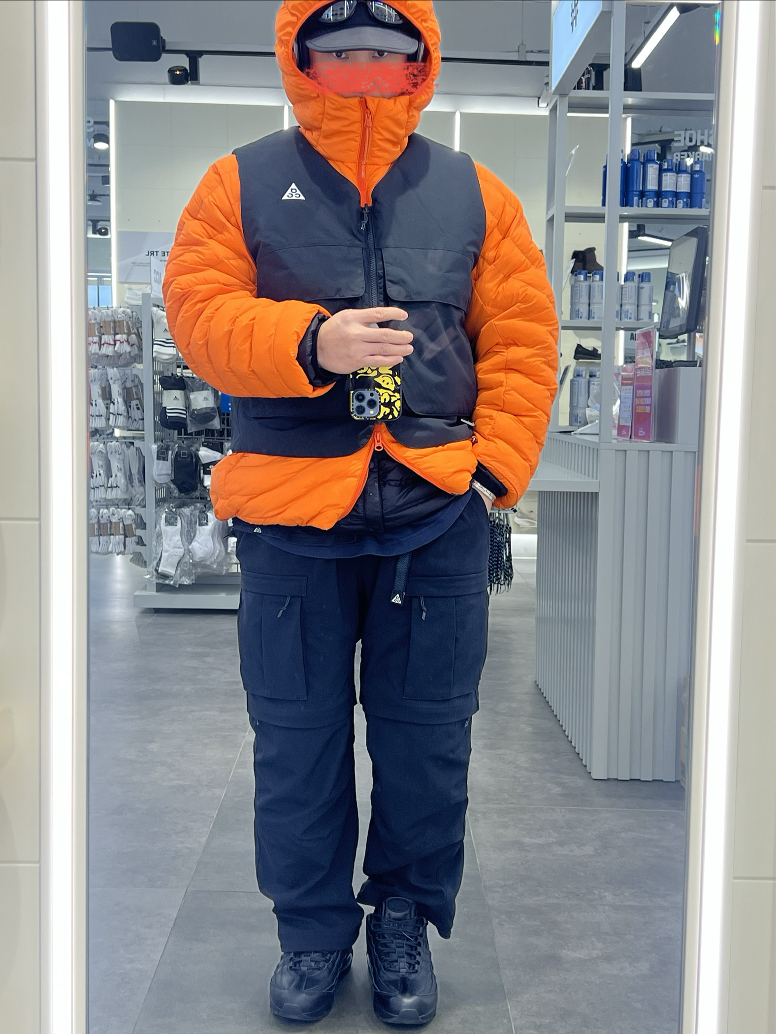 Nike ACG Primaloft Skull Peak Reversible Vest Black Dark Raisin - Asia, Nike ACG Smith Summit Cargo Pants Black Anthracite - Asia 착용 스타일 - 1