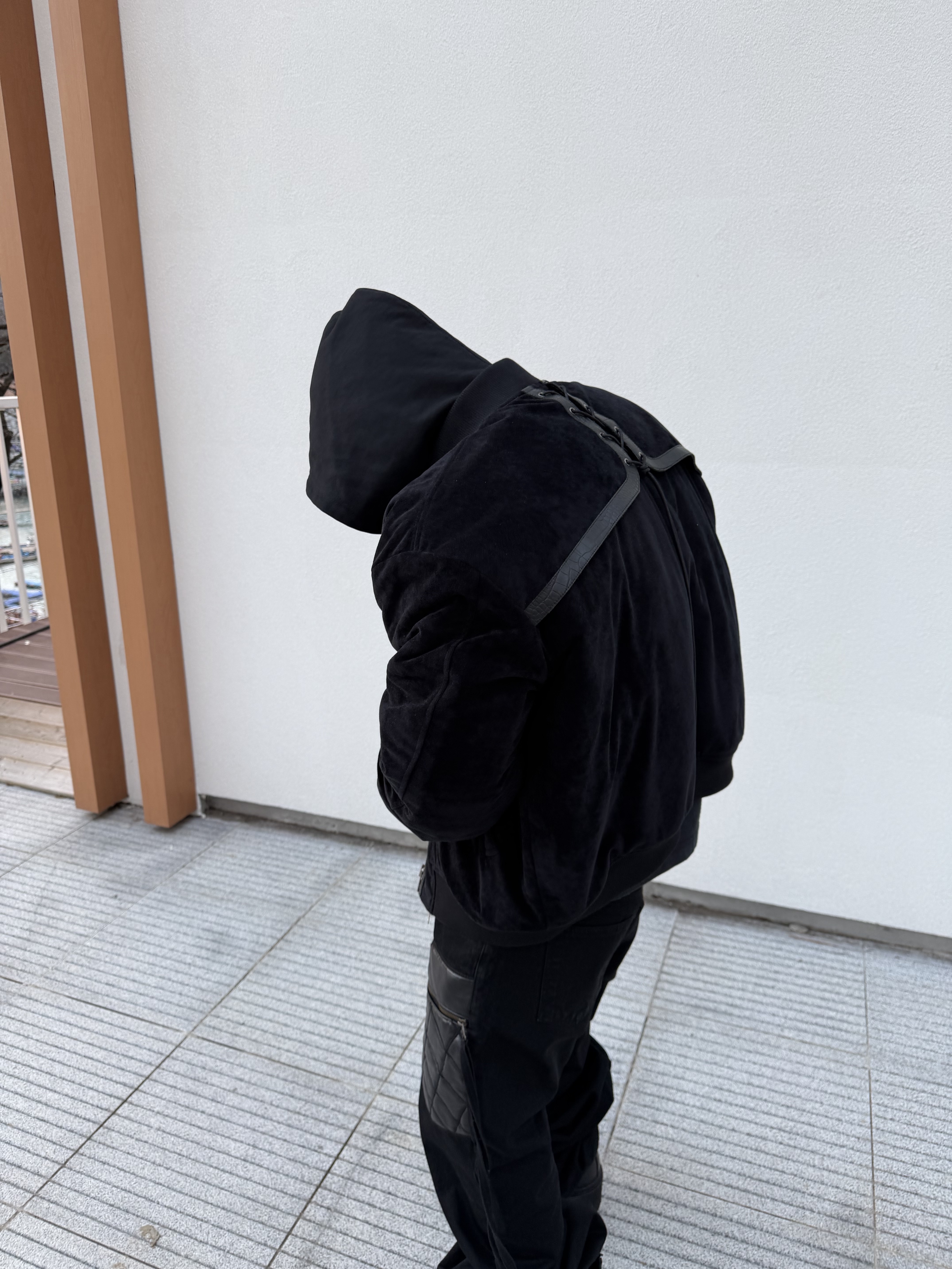 Undermycar x Emostanceclub Aknosom Leather Paneled Velour Bomber Black Iris - 23FW, emostanceclub Leather Patch Flared Jeans V3 Black 착용 스타일 - 6