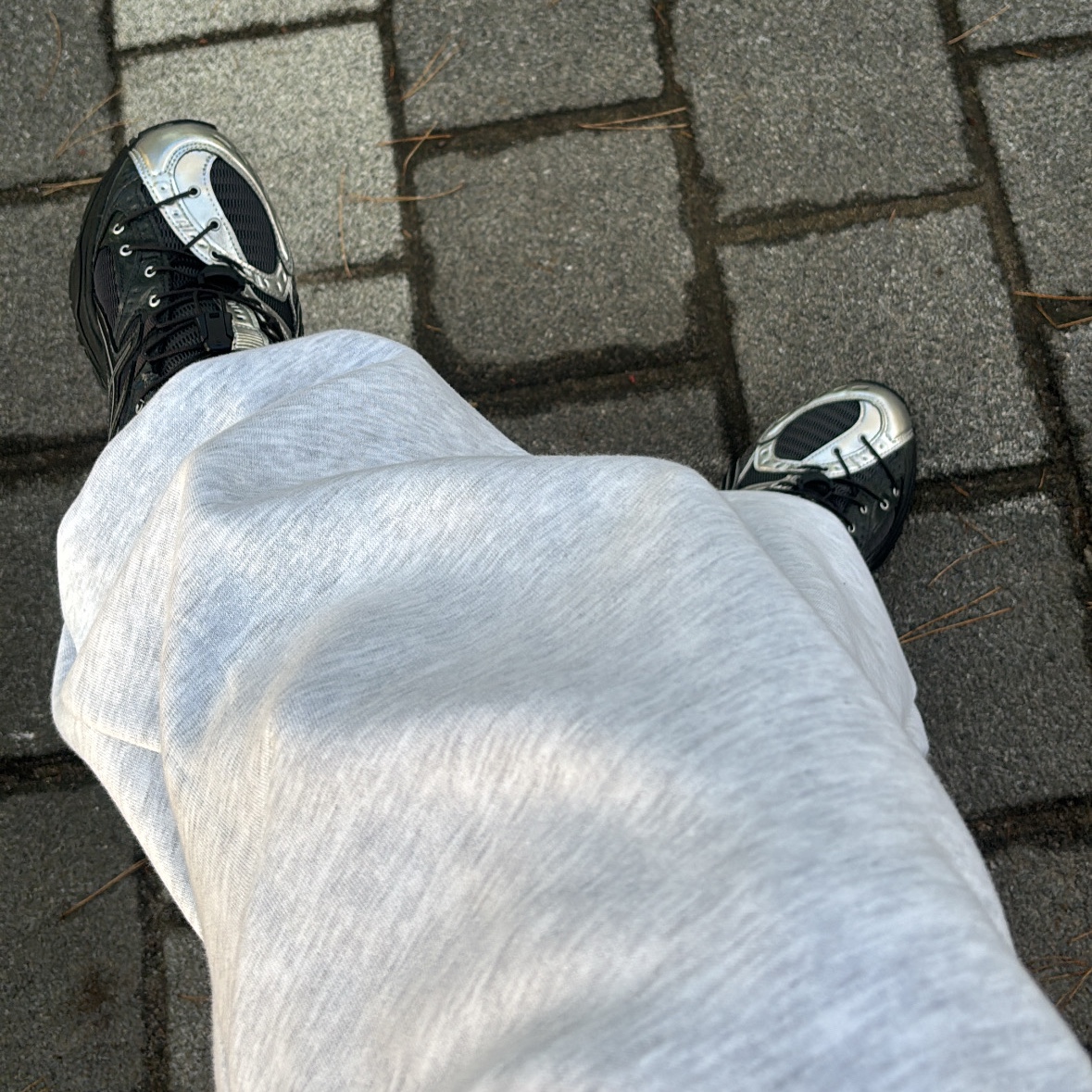 Asics x Unaffected Gel-Nimbus 10.1 Silver Black, Supreme Micro Down Half Zip Hooded Pullover Black - 25FW 착용 스타일 - 1
