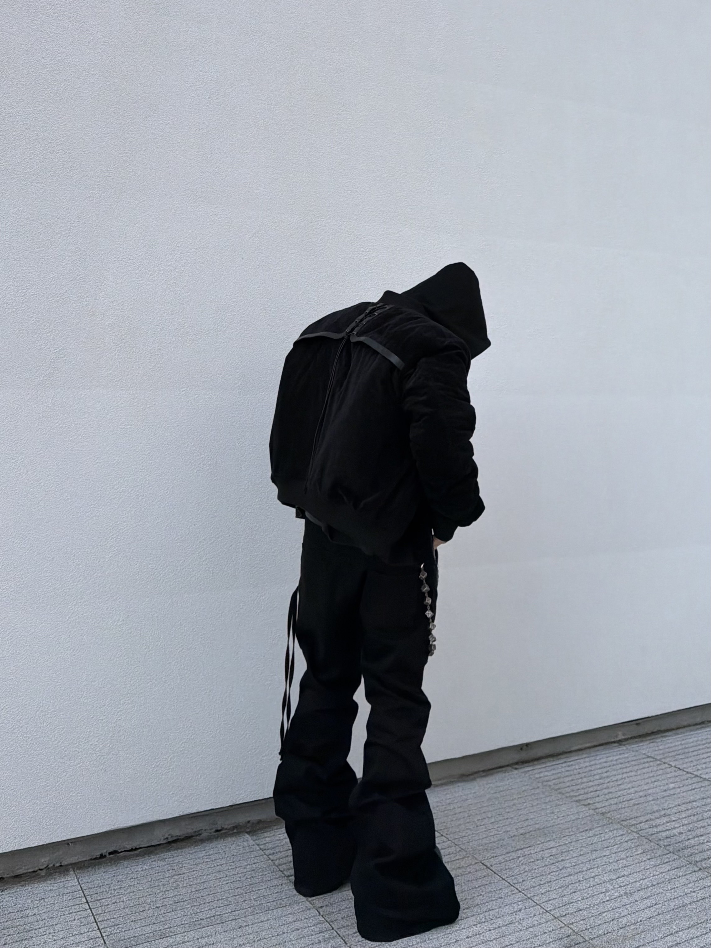Undermycar x Emostanceclub Aknosom Leather Paneled Velour Bomber Black Iris - 23FW, emostanceclub Leather Patch Flared Jeans V3 Black 착용 스타일 - 3