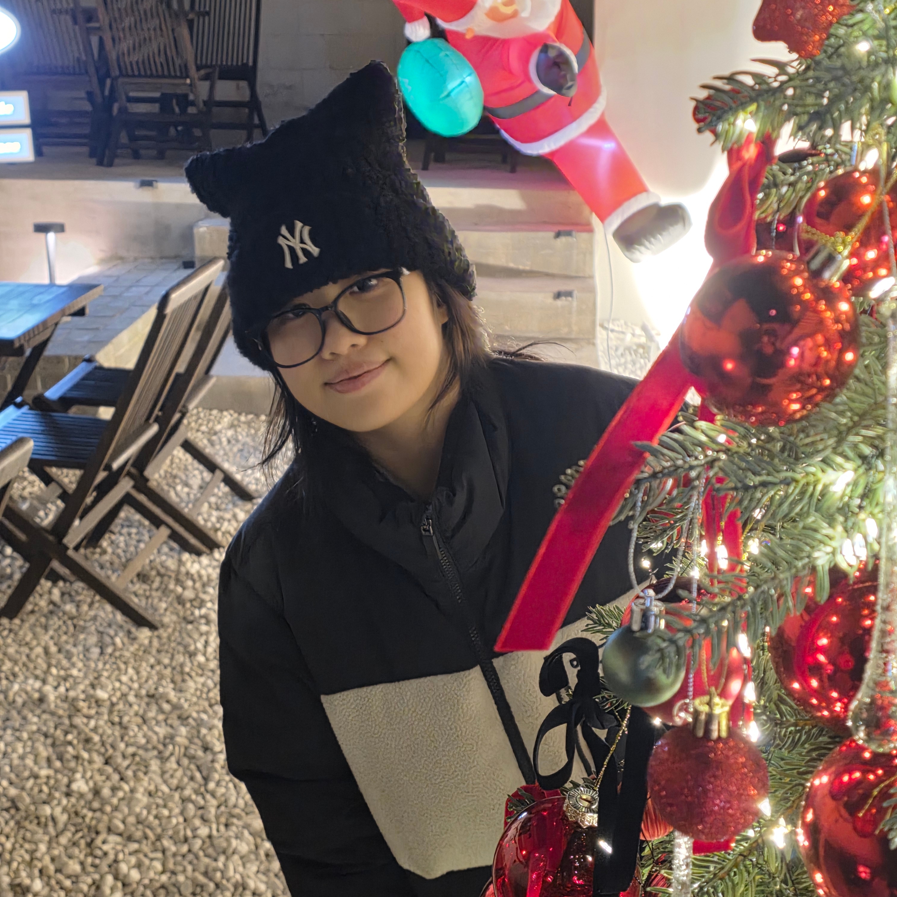 MLB Plush Meowing Beanie Black 착용 스타일