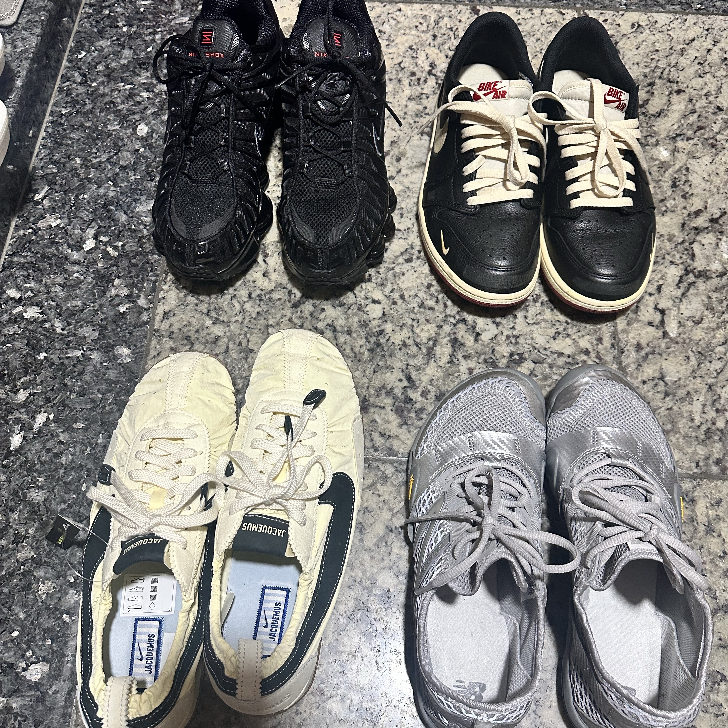Nike x Jacquemus Moon Shoe SP Alabaster Off Noir, New Balance Minimus MT10O Slate Grey Silver Metallic 착용 스타일