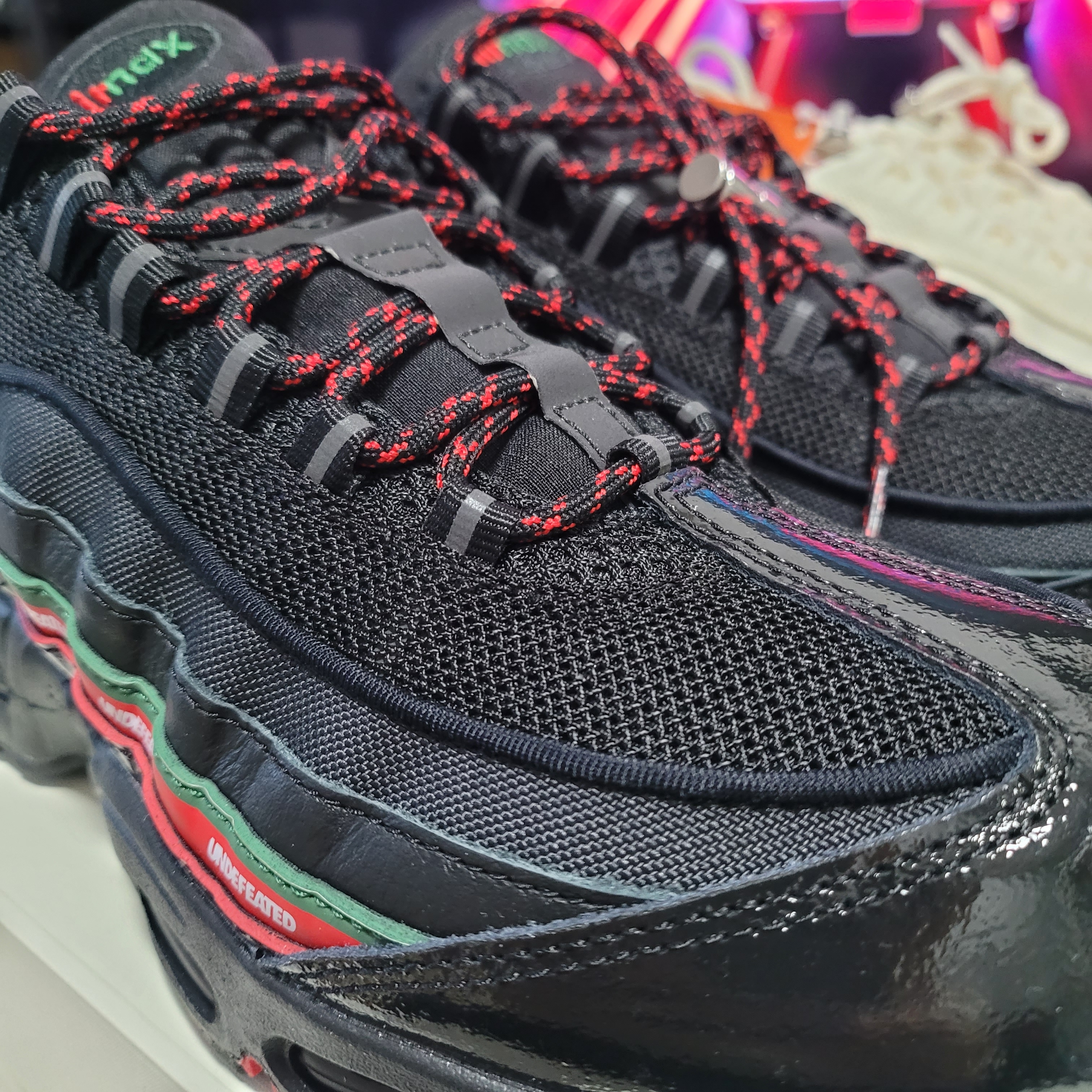 Nike x Undefeated Air Max 95 SP Black 착용 스타일 - 3