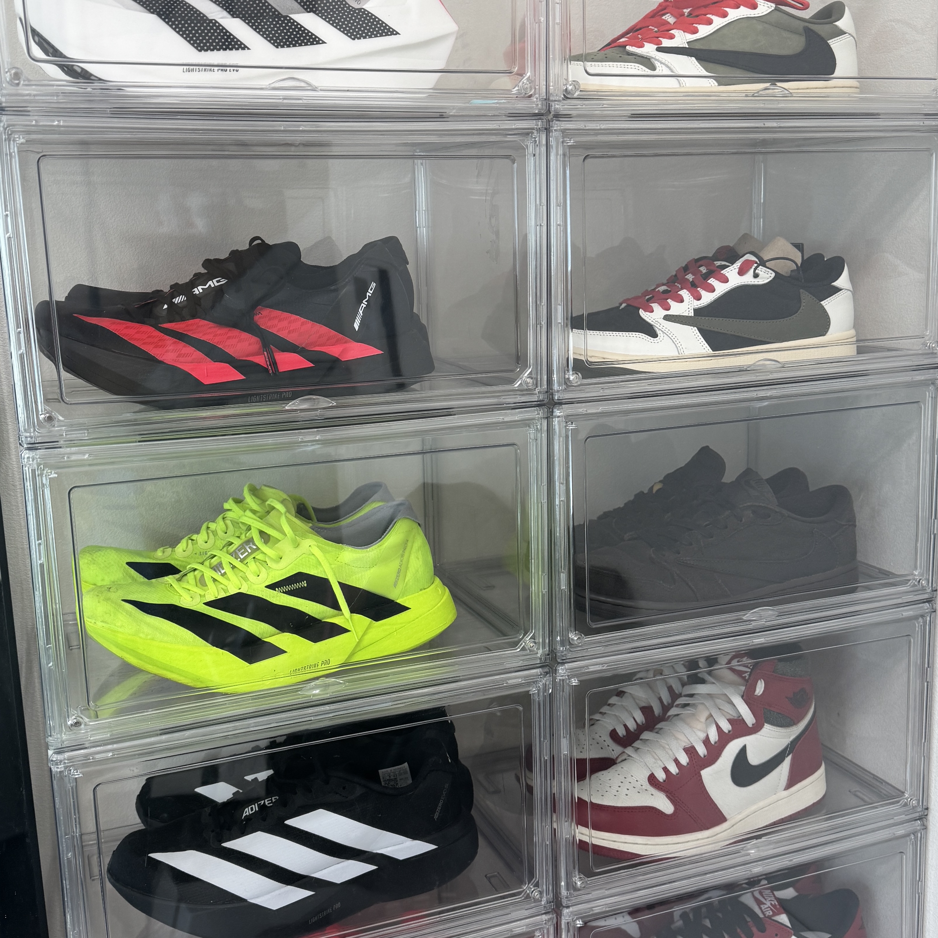 Adidas Adizero Prime x EVO Cloud White Core Black, Jordan 1 x Travis Scott Retro Low OG SP Reverse Olive 착용 스타일 - 2