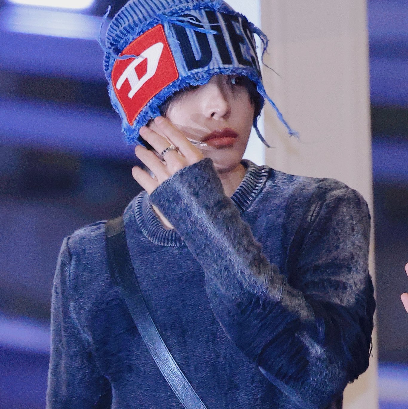 (W) Diesel K-Frok Beanie Blue 착용 스타일
