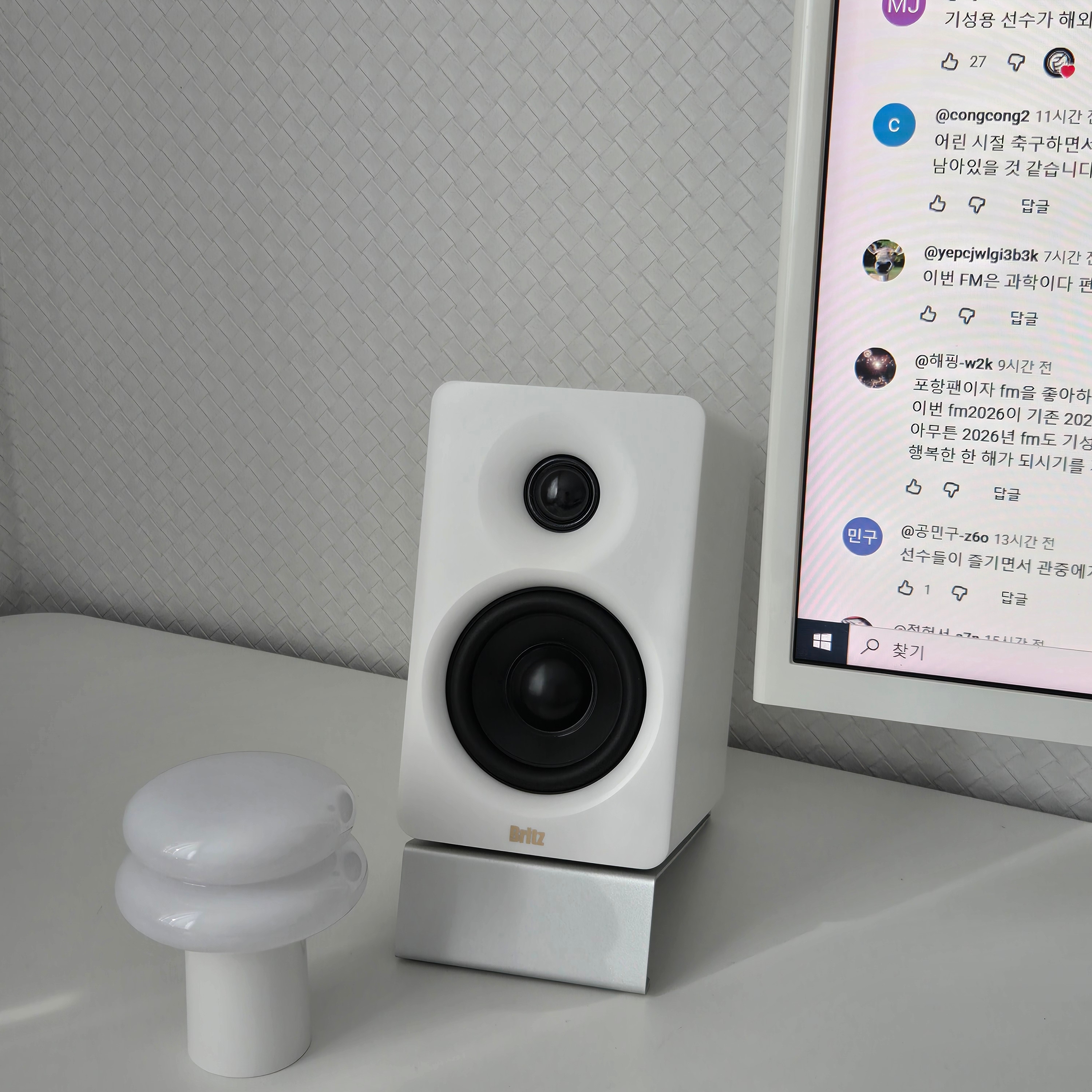 Britz BR-Monitor6 Bluetooth Studio Monitor Speaker White 착용 스타일
