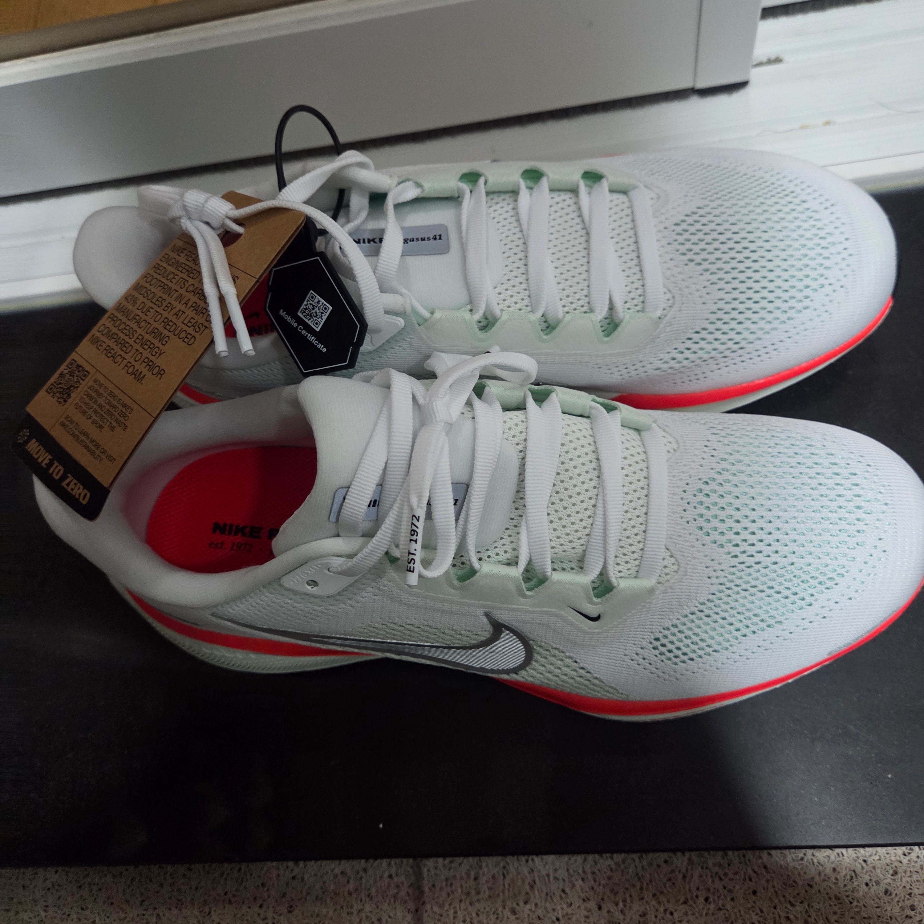Nike Air Zoom Pegasus 41 White Barely Green 착용 스타일