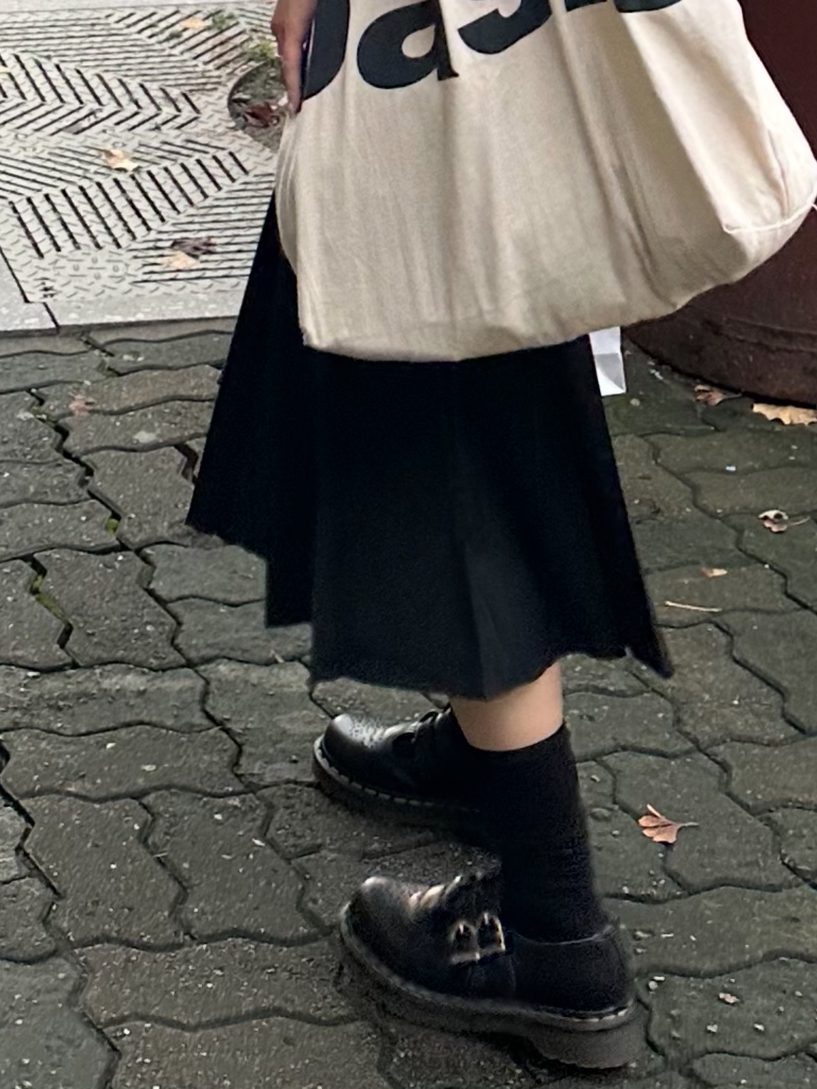 (W) Dr. Martens 8065 Smooth Leather Mary Jane Black, Noice x Oasis Canvas Tote Bag Natural 착용 스타일