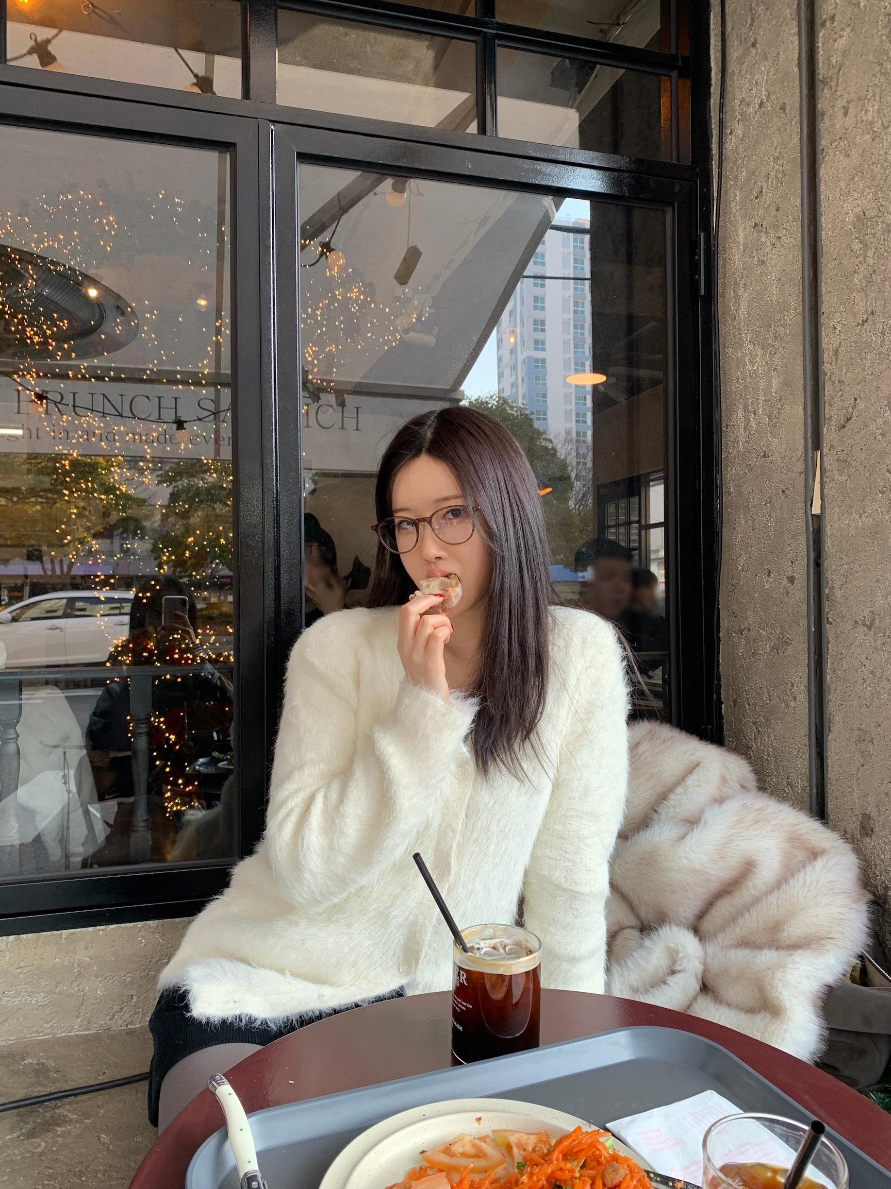 Carin Air 2 R C2 Clear Beige 착용 스타일