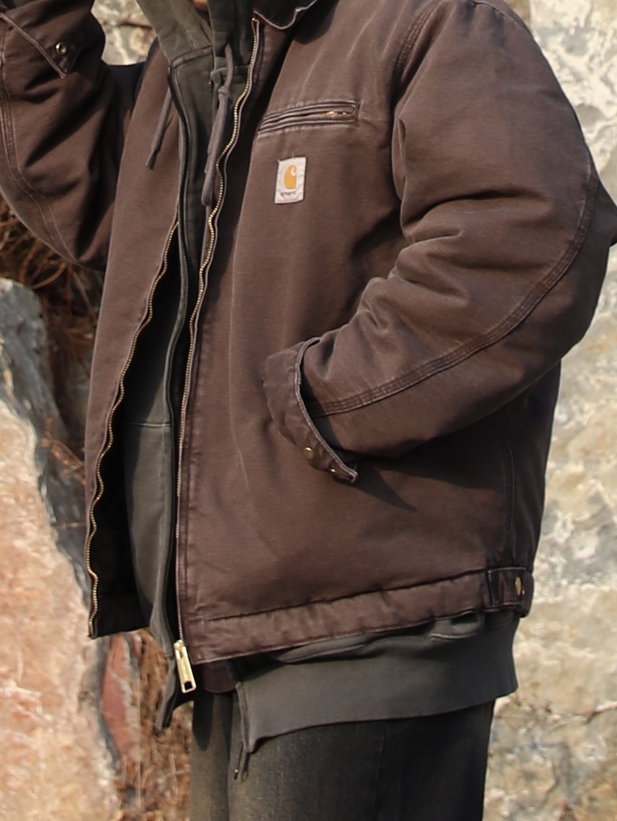 Carhartt WIP OG Detroit Jacket Tobacco Black, Carhartt WIP Hooded Vista Jacket Graphite Garment Dyed 착용 스타일 - 2