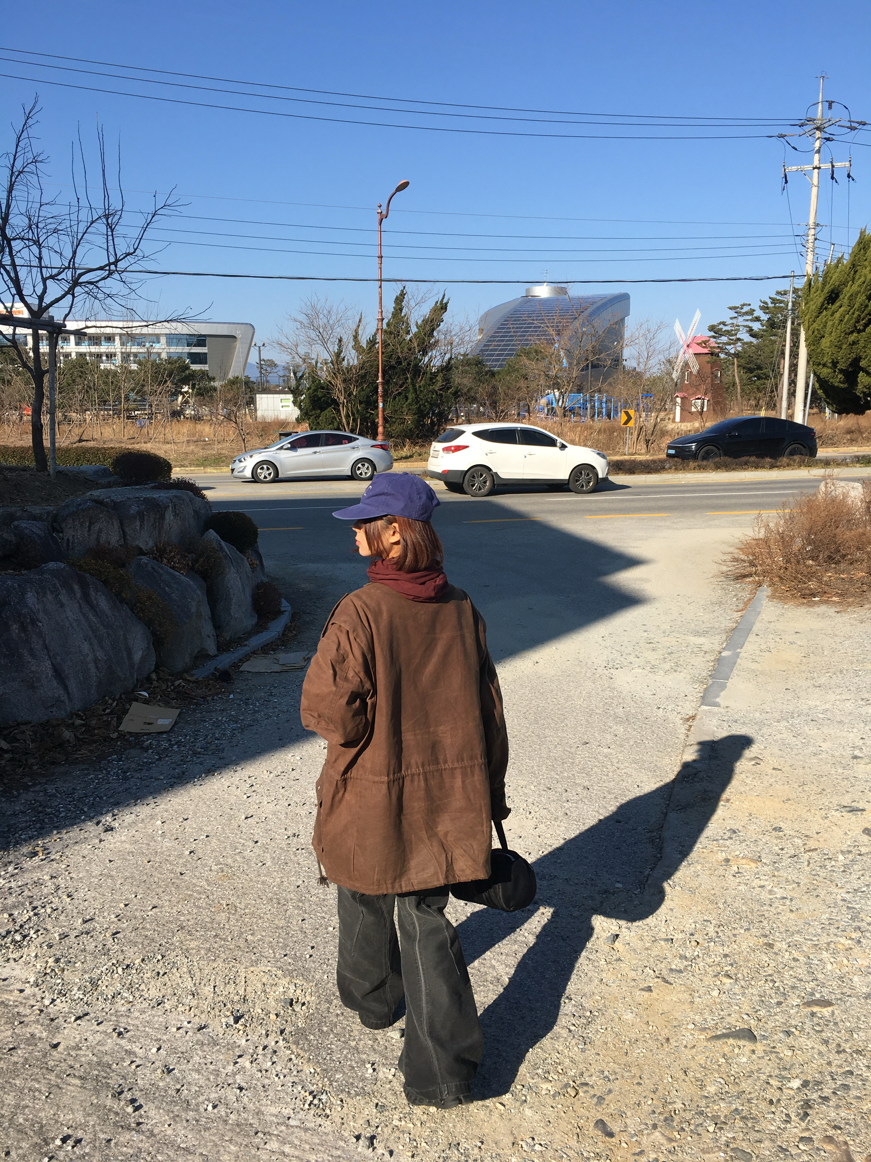 Vacant Archive Women Victor Cotton Field Jacket Brown, Sunday Ceremony Syc Logo 5 Panel Cotton Cap - Blue 착용 스타일 - 2
