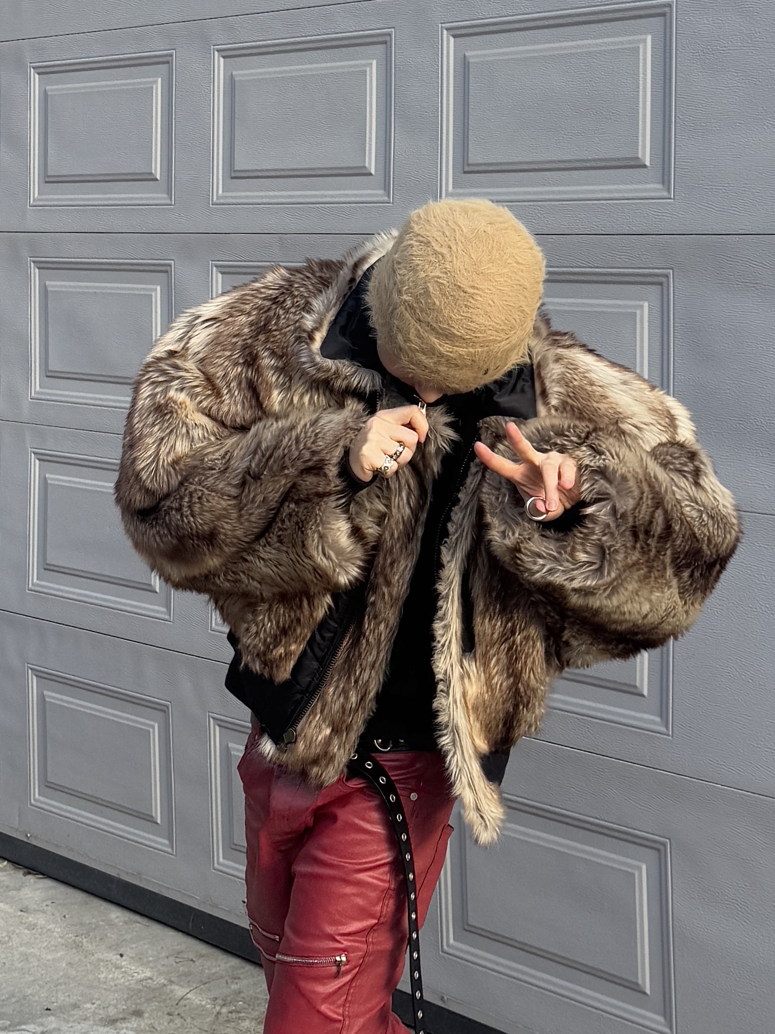 Protocol Index Exaggerated Shoulder Fur N2B Jacket Black, Balenciaga Subway Loafers Black 착용 스타일 - 3