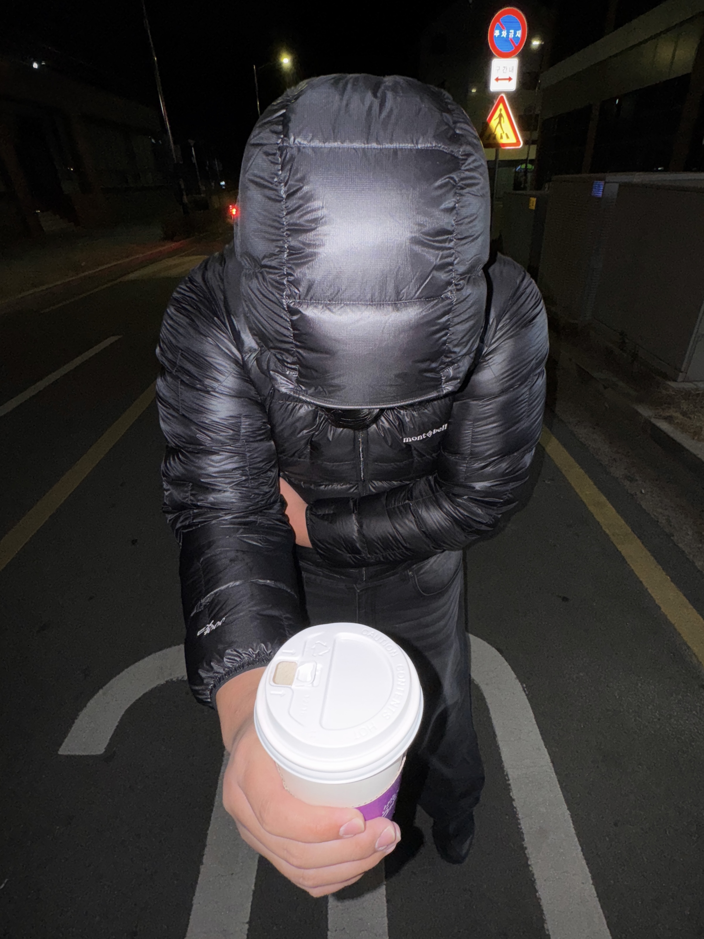 Montbell Plasma 1000 Alpine Down Parka Black, On Running x Post Archive Faction (Paf) Cloudventure Peak All Black 착용 스타일 - 1