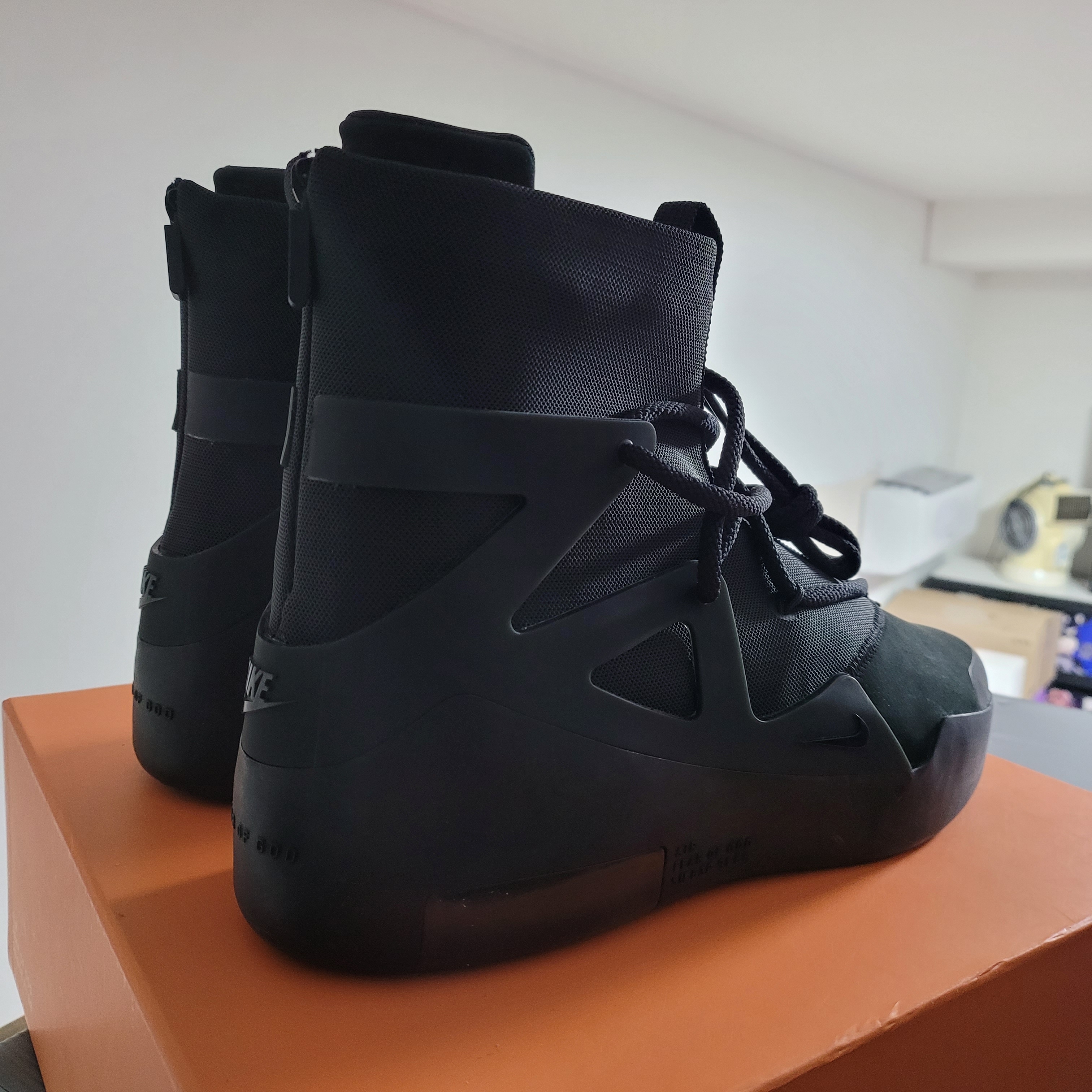 Nike x Fear of God Air Fear of God 1 Triple Black 착용 스타일 - 4