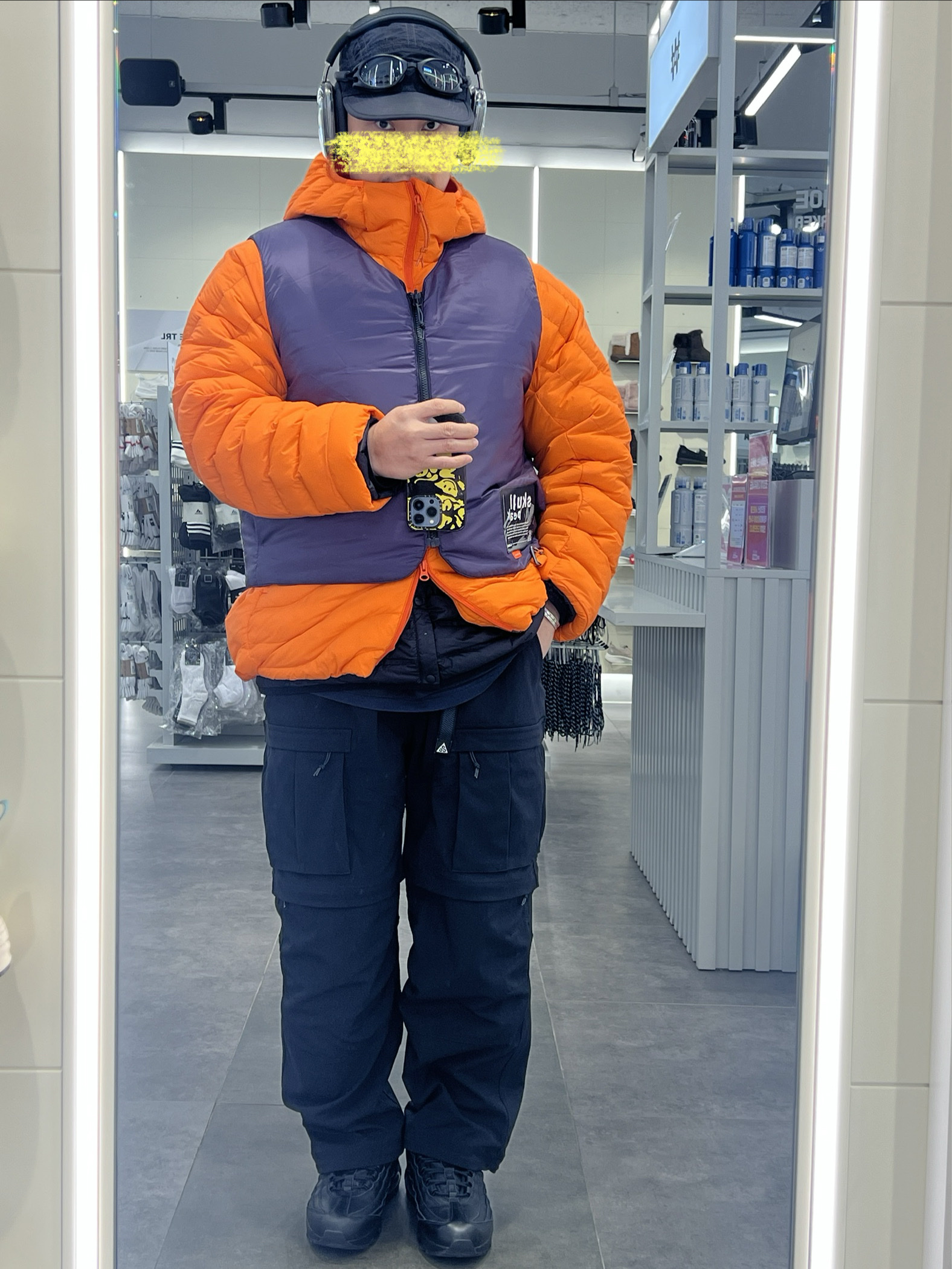 Nike ACG Primaloft Skull Peak Reversible Vest Black Dark Raisin - Asia, Nike ACG Smith Summit Cargo Pants Black Anthracite - Asia 착용 스타일 - 2