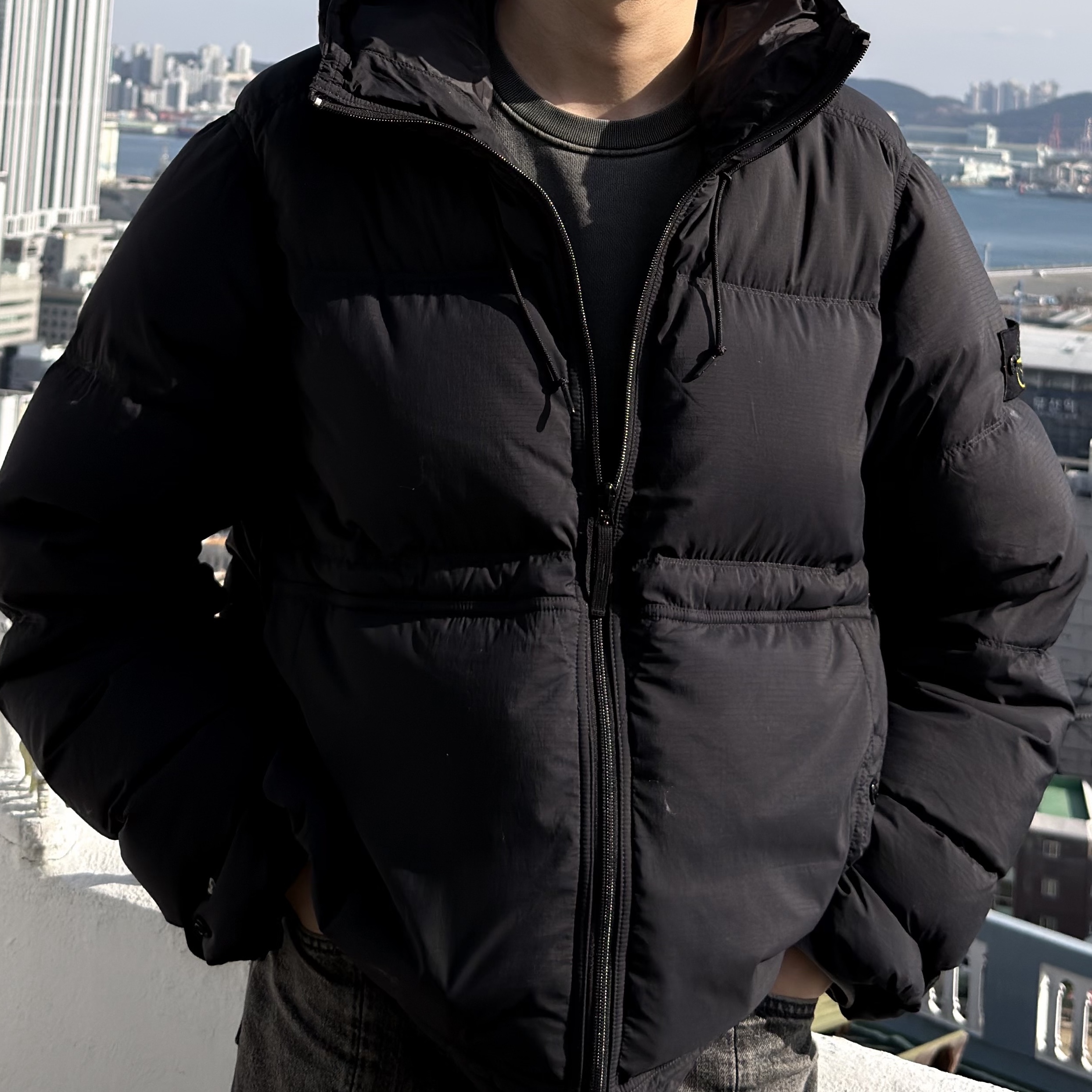 Stone Island 4100019 Matt Ripstop Cordura Advanced Fabrics Down Parka with Water Resistance and Snap Pockets Black - 25FW 착용 스타일