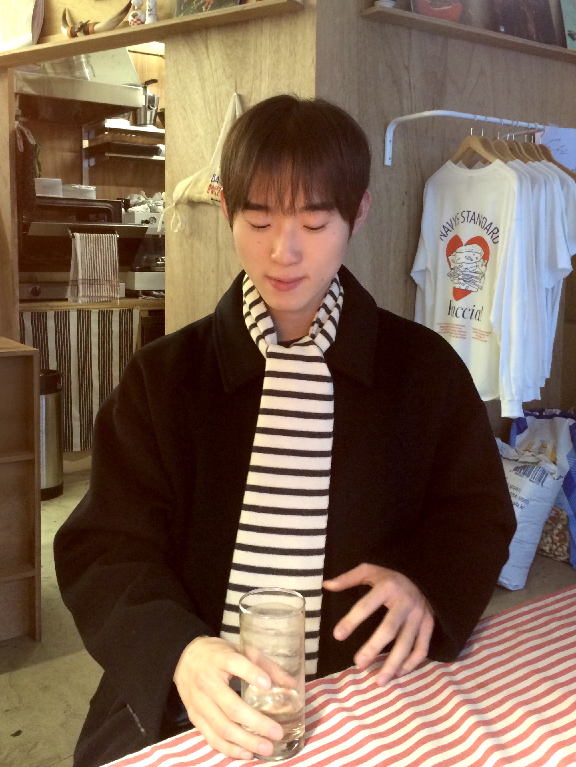 Saint James Scarf Raye Ecru Marine 착용 스타일 - 2