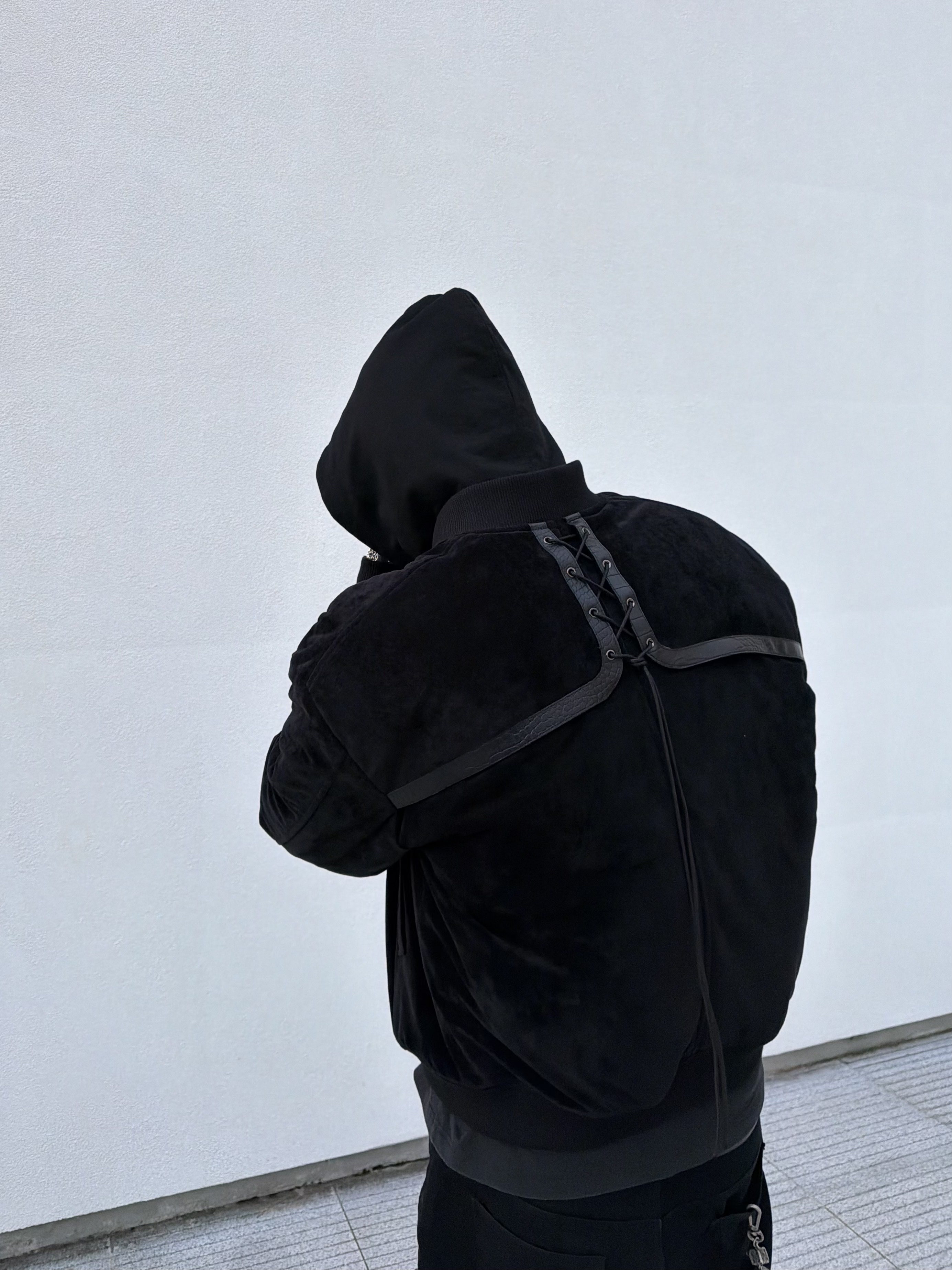 Undermycar x Emostanceclub Aknosom Leather Paneled Velour Bomber Black Iris - 23FW, emostanceclub Leather Patch Flared Jeans V3 Black 착용 스타일 - 5