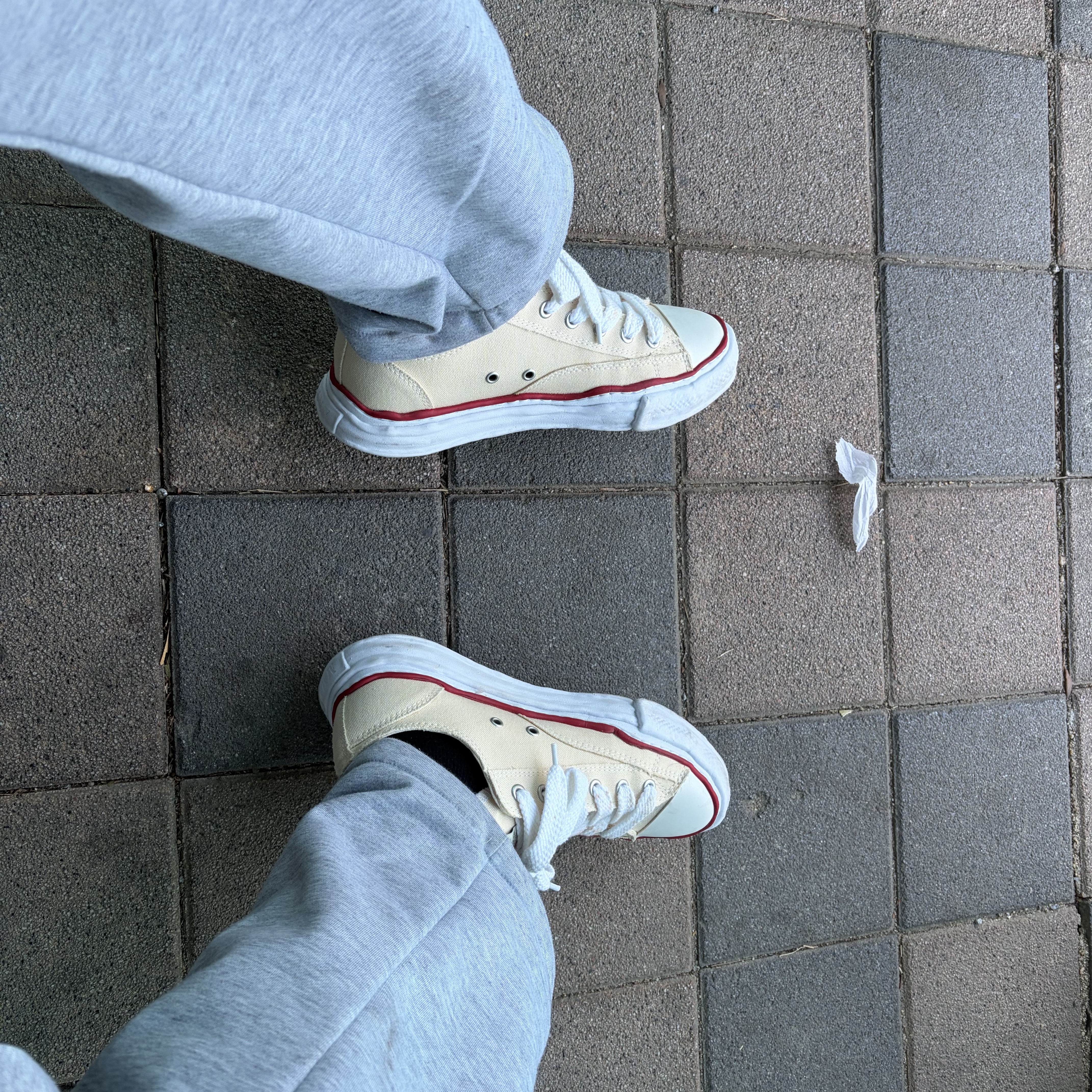 Maison Mihara Yasuhiro Peterson OG Sole Canvas Low-top Sneakers Natural 착용 스타일