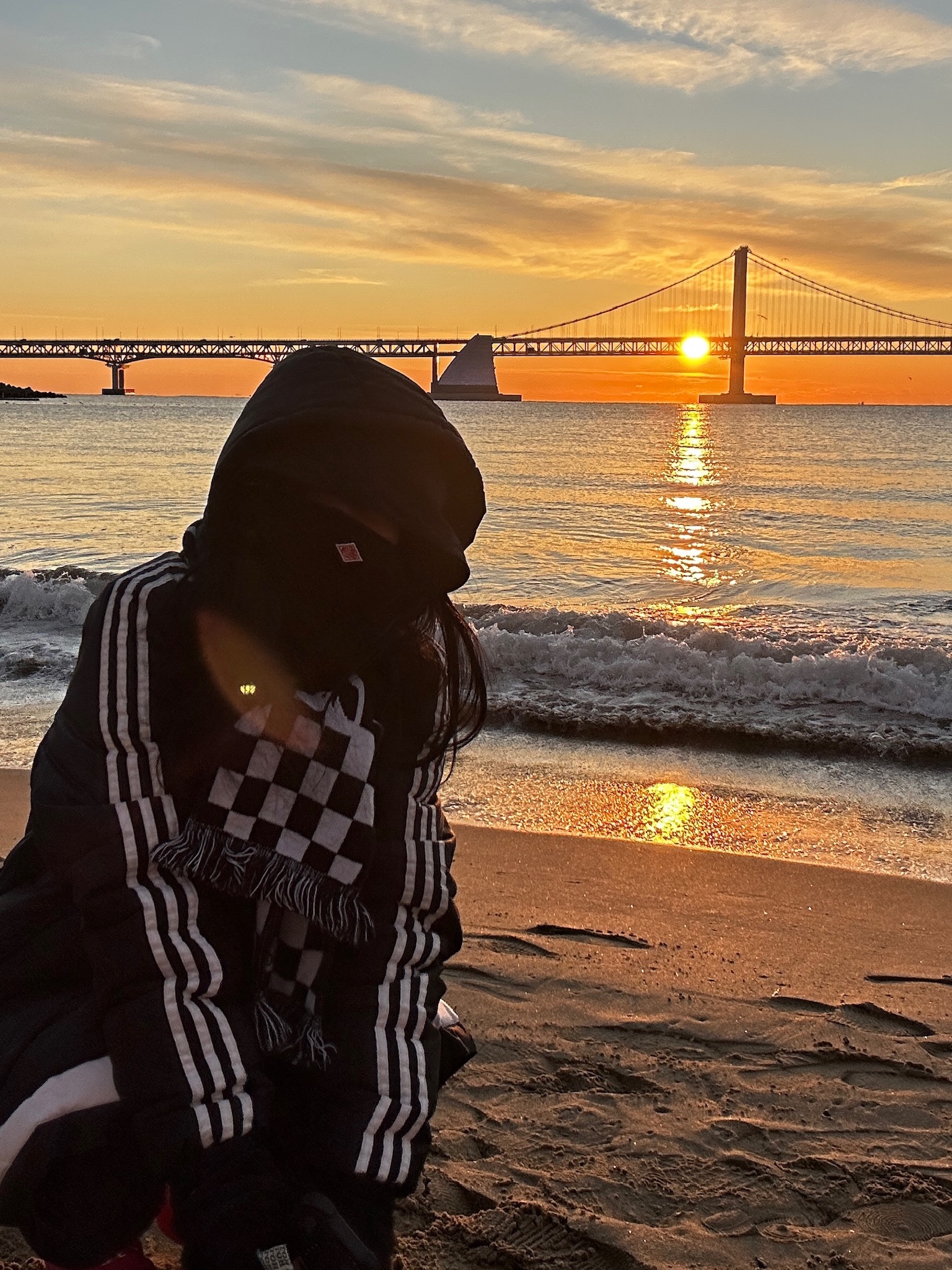 Adidas Tiro 24 Long Coat Padding Black White - KR Sizing, CDG Logo Check Muffler White Black 착용 스타일 - 1