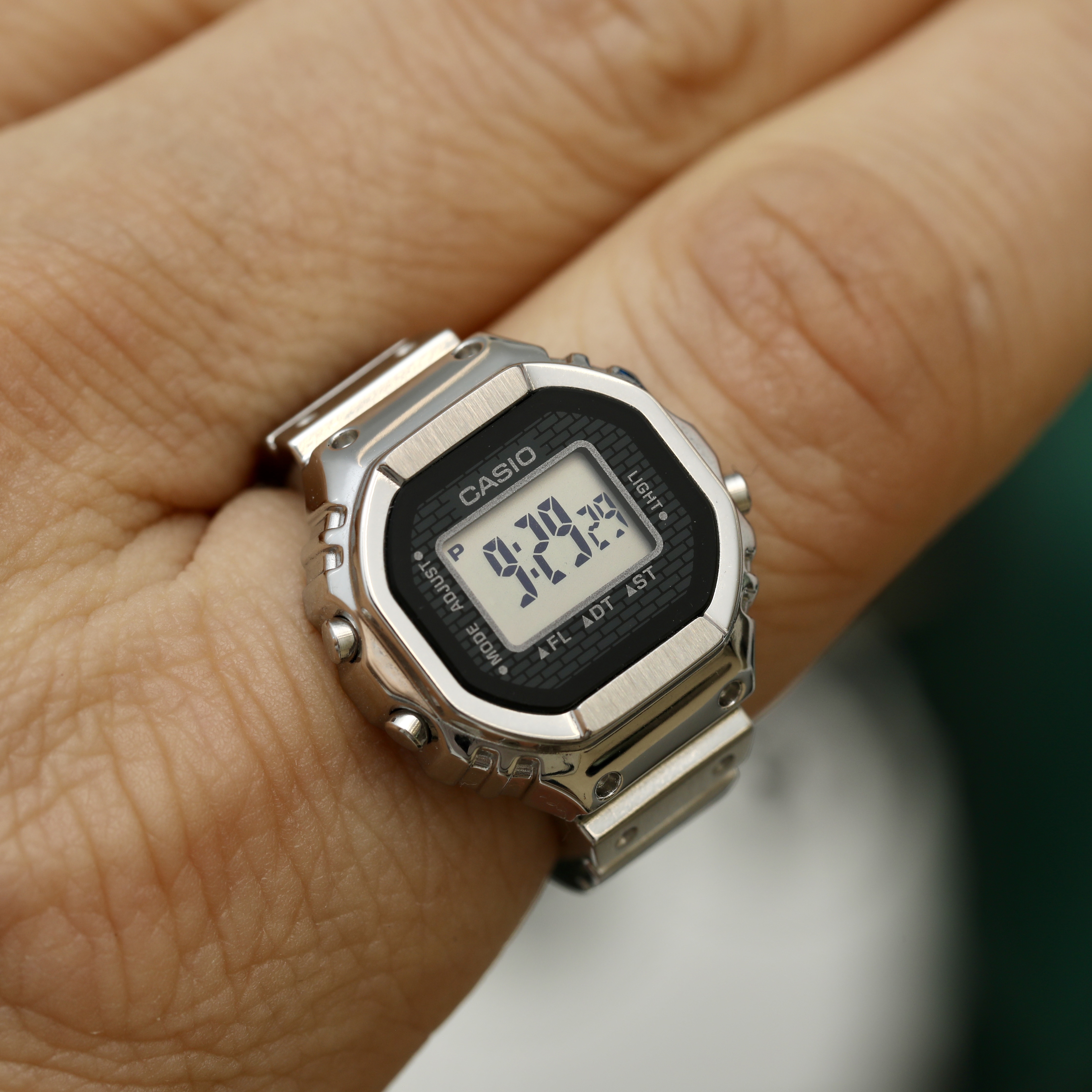 Casio 50th Anniversary Ring Watch CRW-001-1 착용 스타일