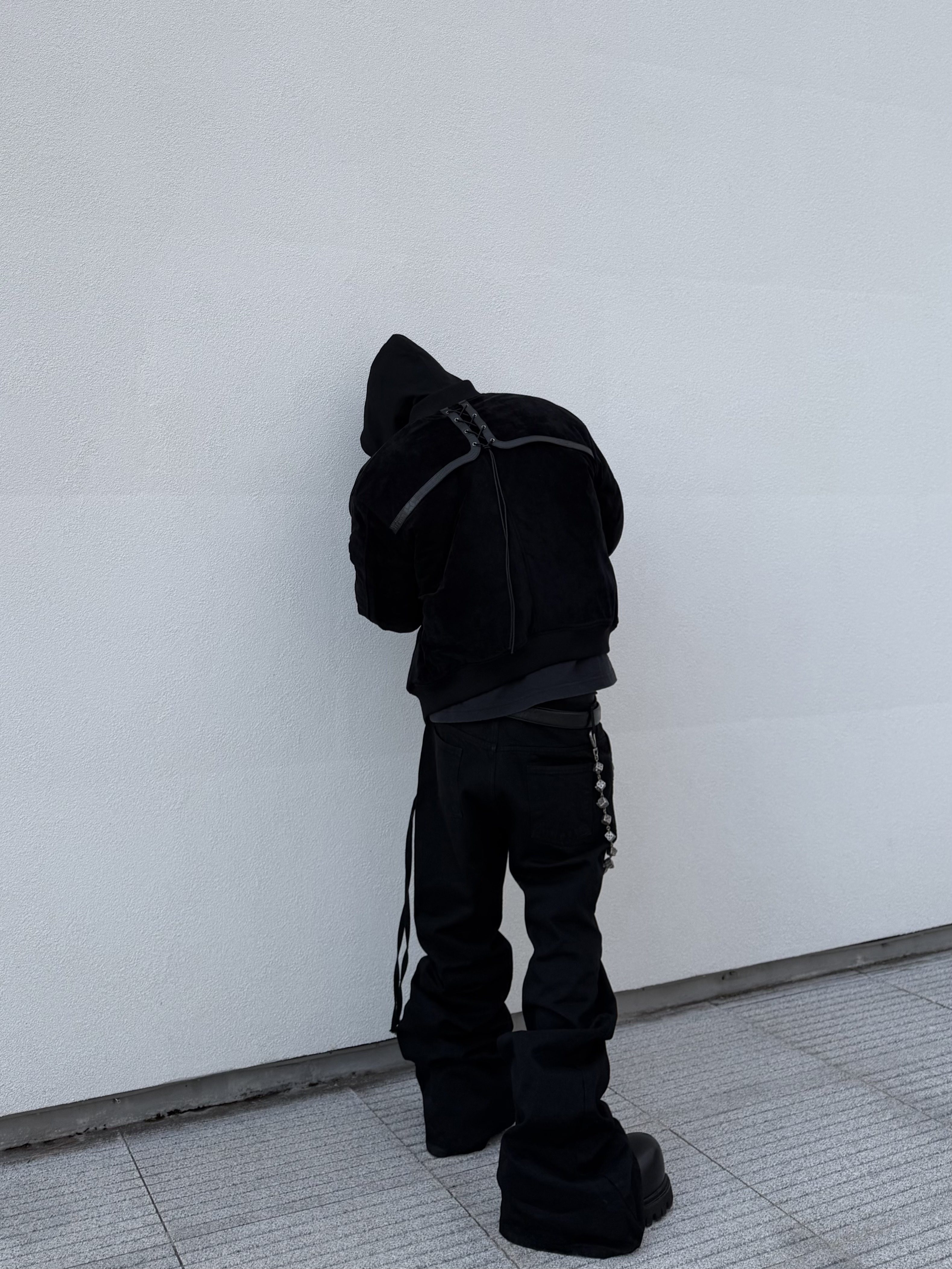 Undermycar x Emostanceclub Aknosom Leather Paneled Velour Bomber Black Iris - 23FW, emostanceclub Leather Patch Flared Jeans V3 Black 착용 스타일 - 4