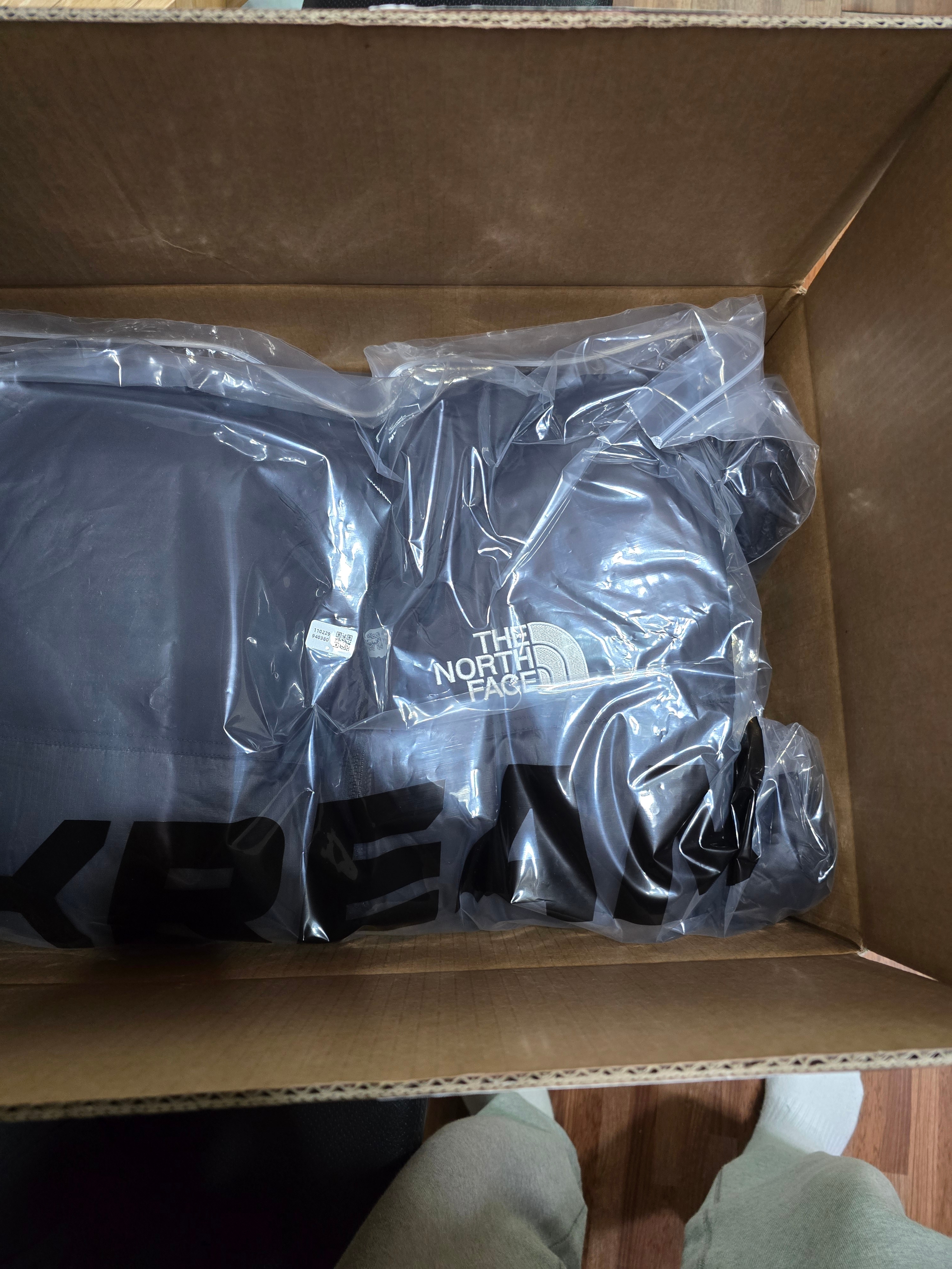 The North Face 1996 Eco Nuptse Jacket Black 착용 스타일 - 3