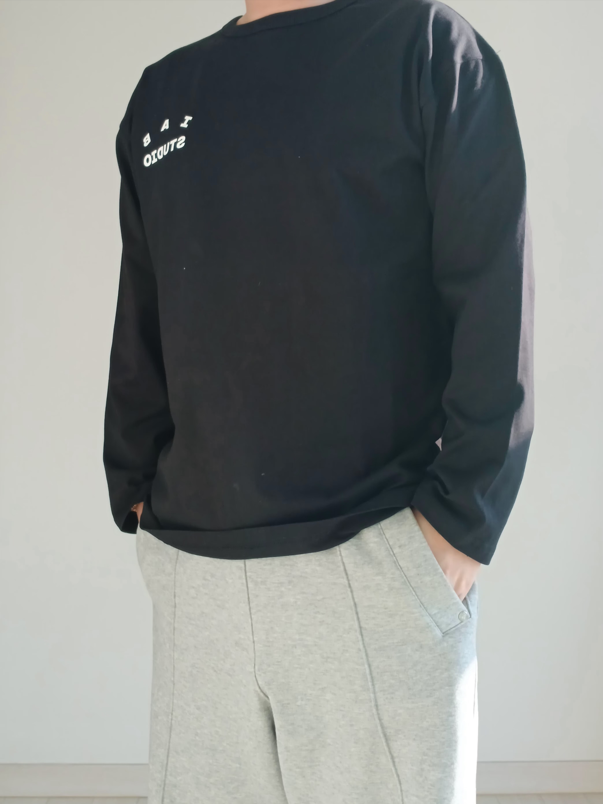 IAB Studio IAB Light Long Sleeve Black, UGG x Palace Tasman Slipper Black Camo 착용 스타일 - 5