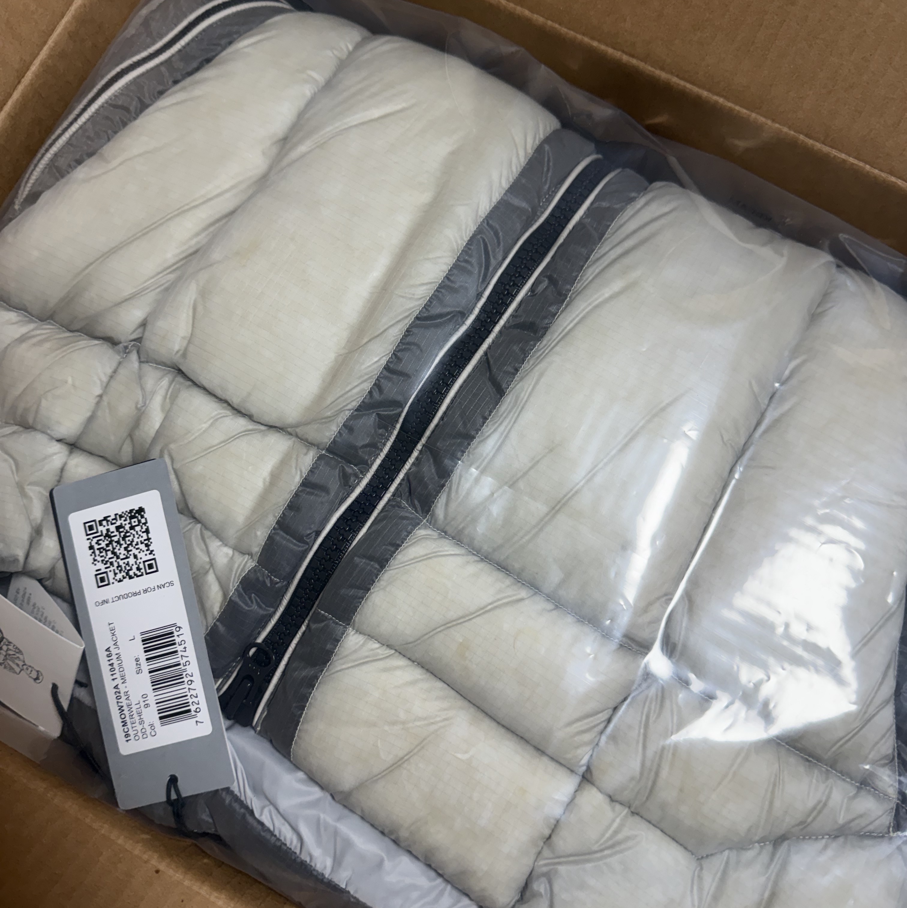 C.P. Company Korea Exclusive D.D. Shell Hooded Down Jacket Lunar Rock - 25FW 착용 스타일