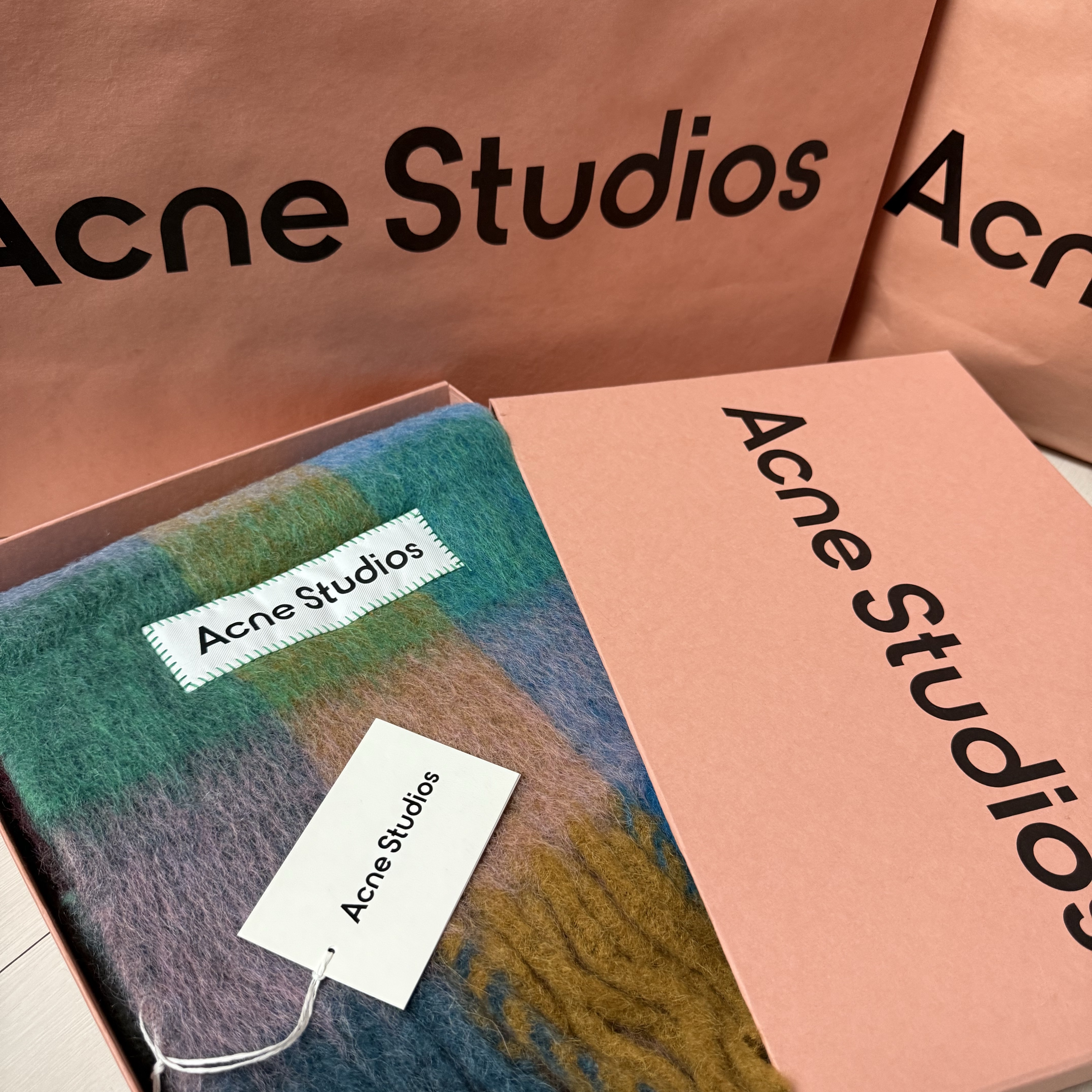 Acne Studios Mohair Check Muffler Turquoise Camel Blue 착용 스타일