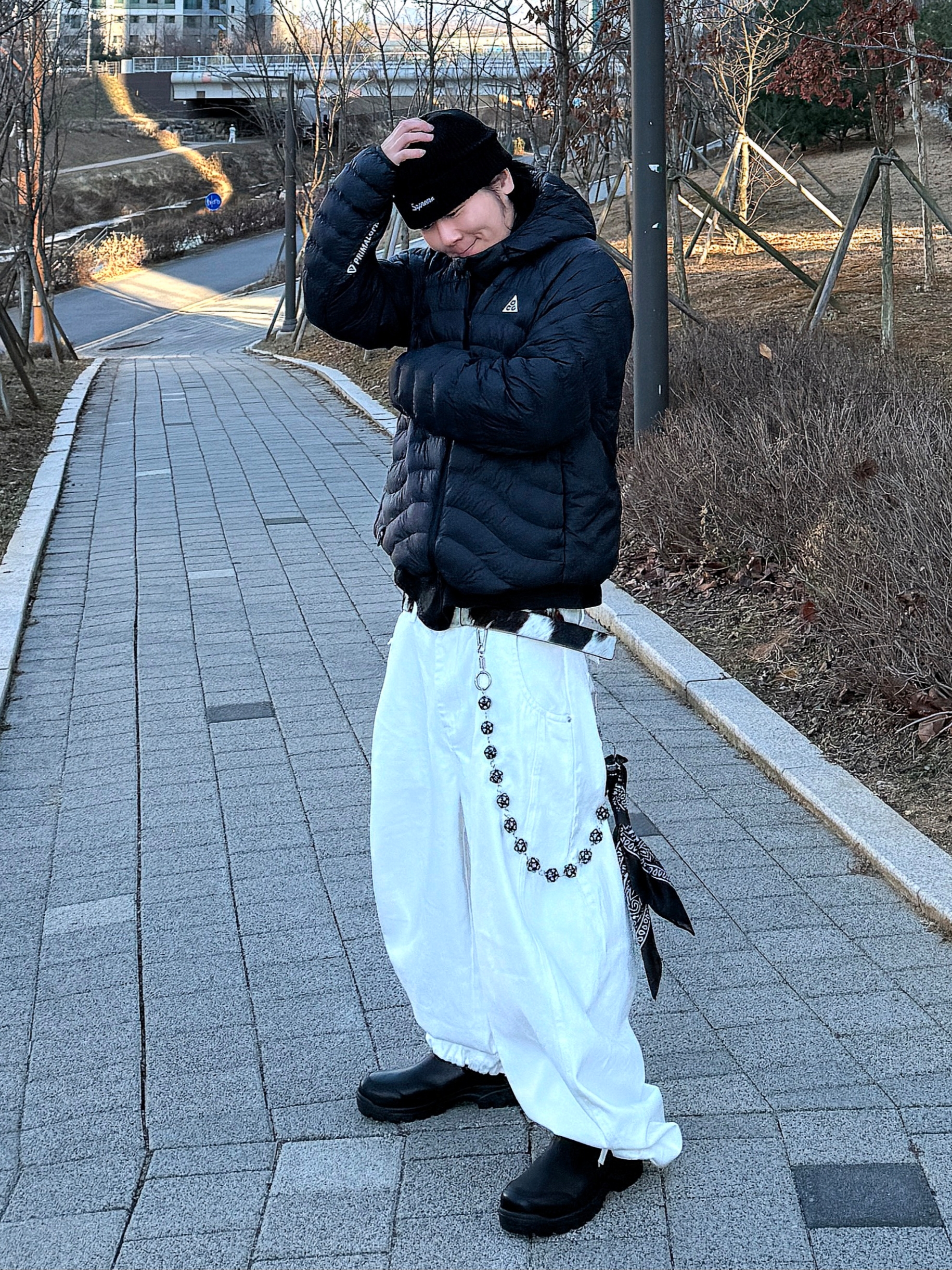 Nike ACG Lava Flow Therma-Fit ADV Jacket Black Summit White - Asia, Supreme Overdyed Beanie Black 착용 스타일 - 2