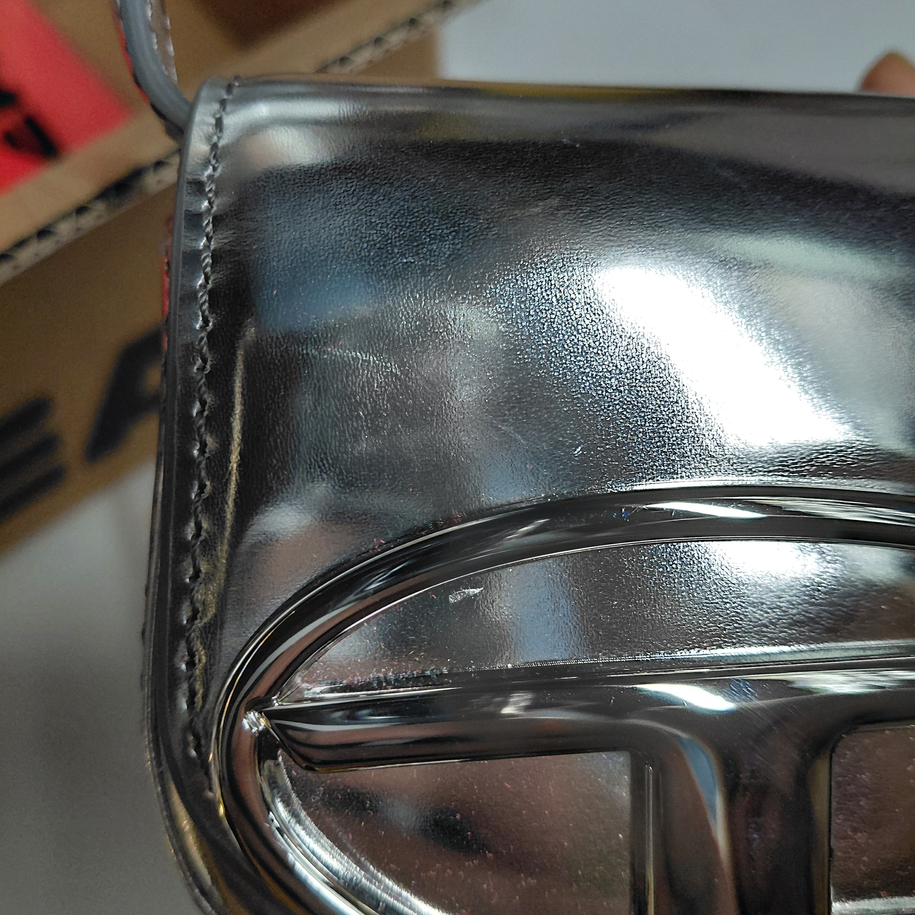 Diesel 1DR Mini Bag in Mirrored Leather Silver 착용 스타일