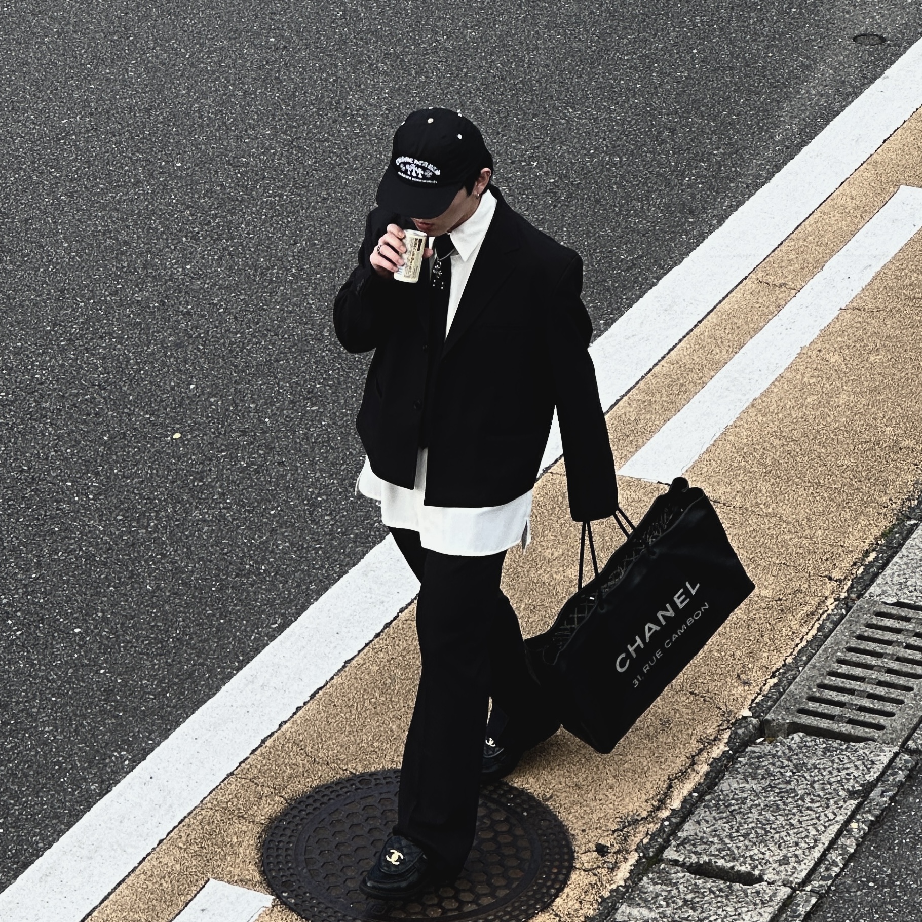 (W) Chanel Loafers Lambskin & Gold Black, Chrome Hearts Gas Station Cemetery Trucker Hat Black 착용 스타일 - 1