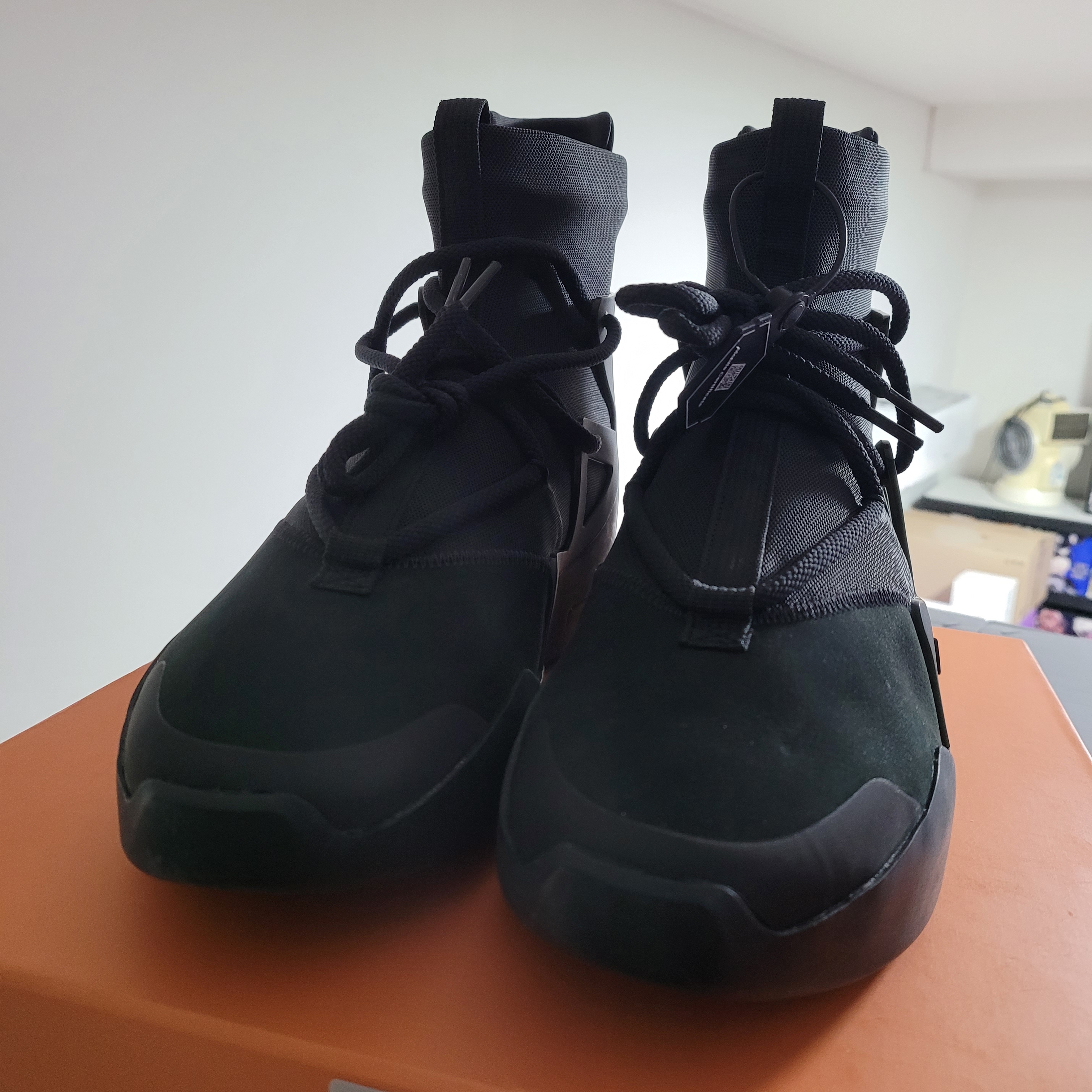 Nike x Fear of God Air Fear of God 1 Triple Black 착용 스타일 - 2