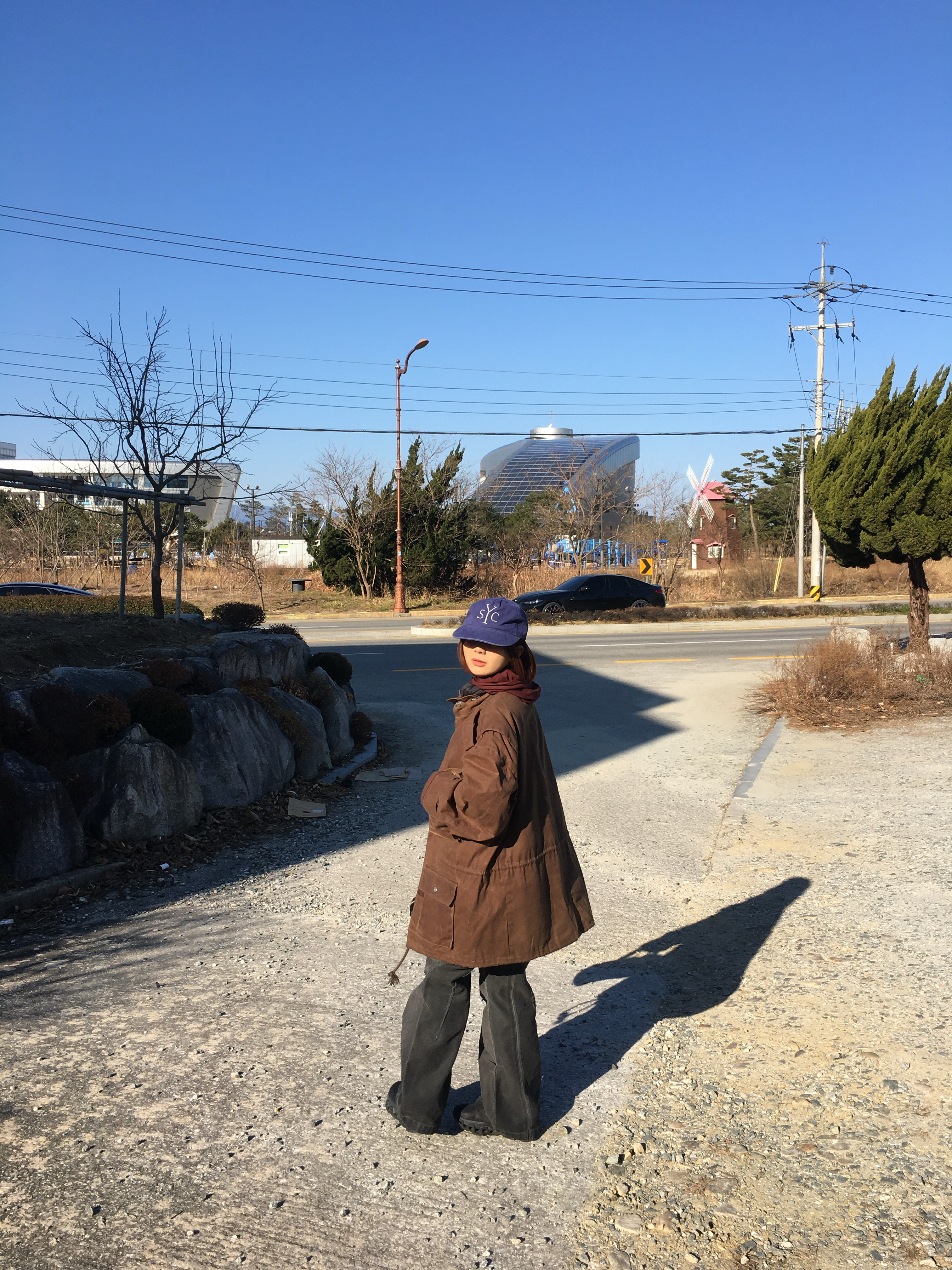 Vacant Archive Women Victor Cotton Field Jacket Brown, Sunday Ceremony Syc Logo 5 Panel Cotton Cap - Blue 착용 스타일 - 1
