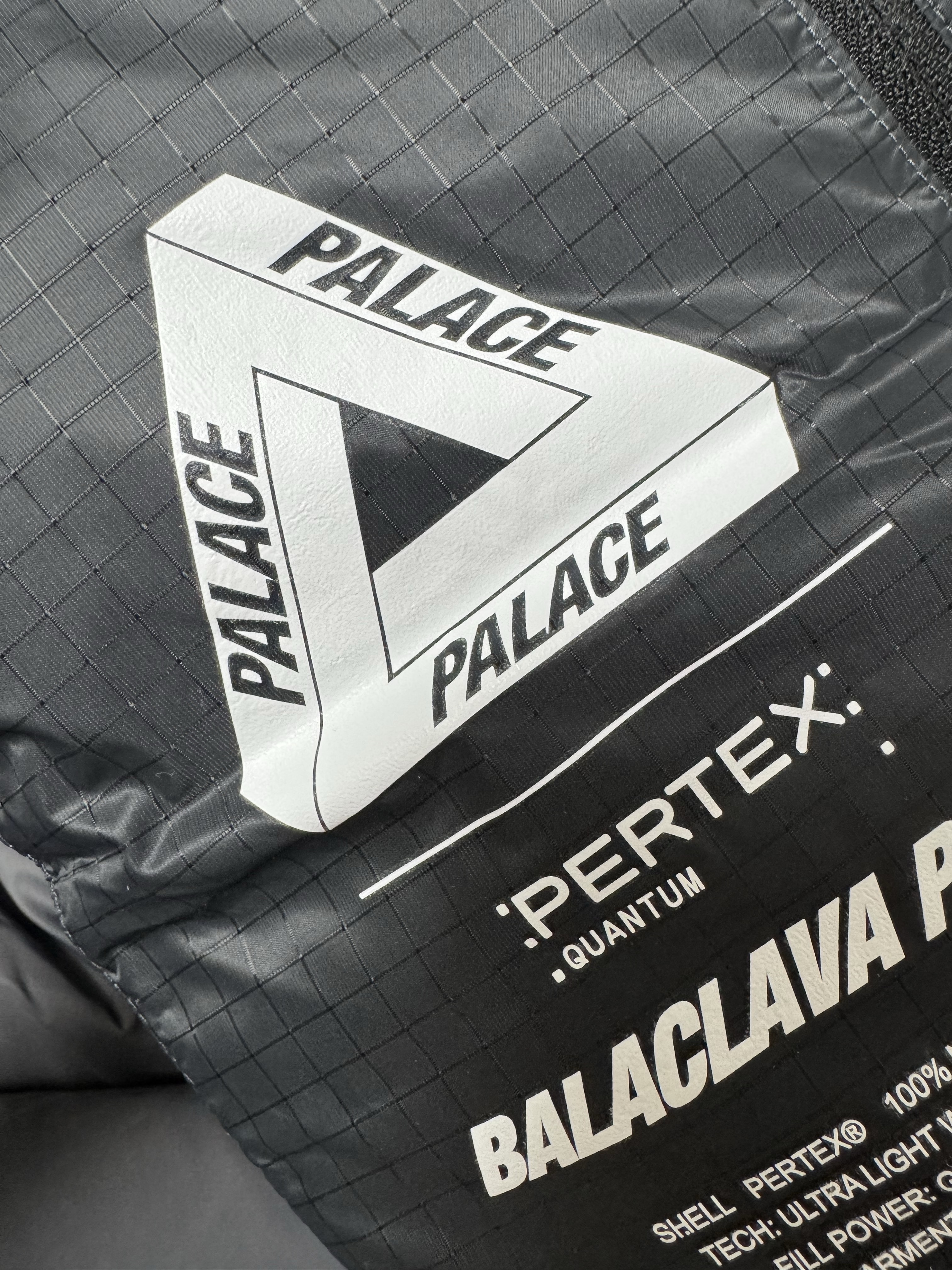 Palace Pertex Quantum RS Puffa Black - 25FW, Jordan 1 Retro Low OG Chicago 착용 스타일 - 9