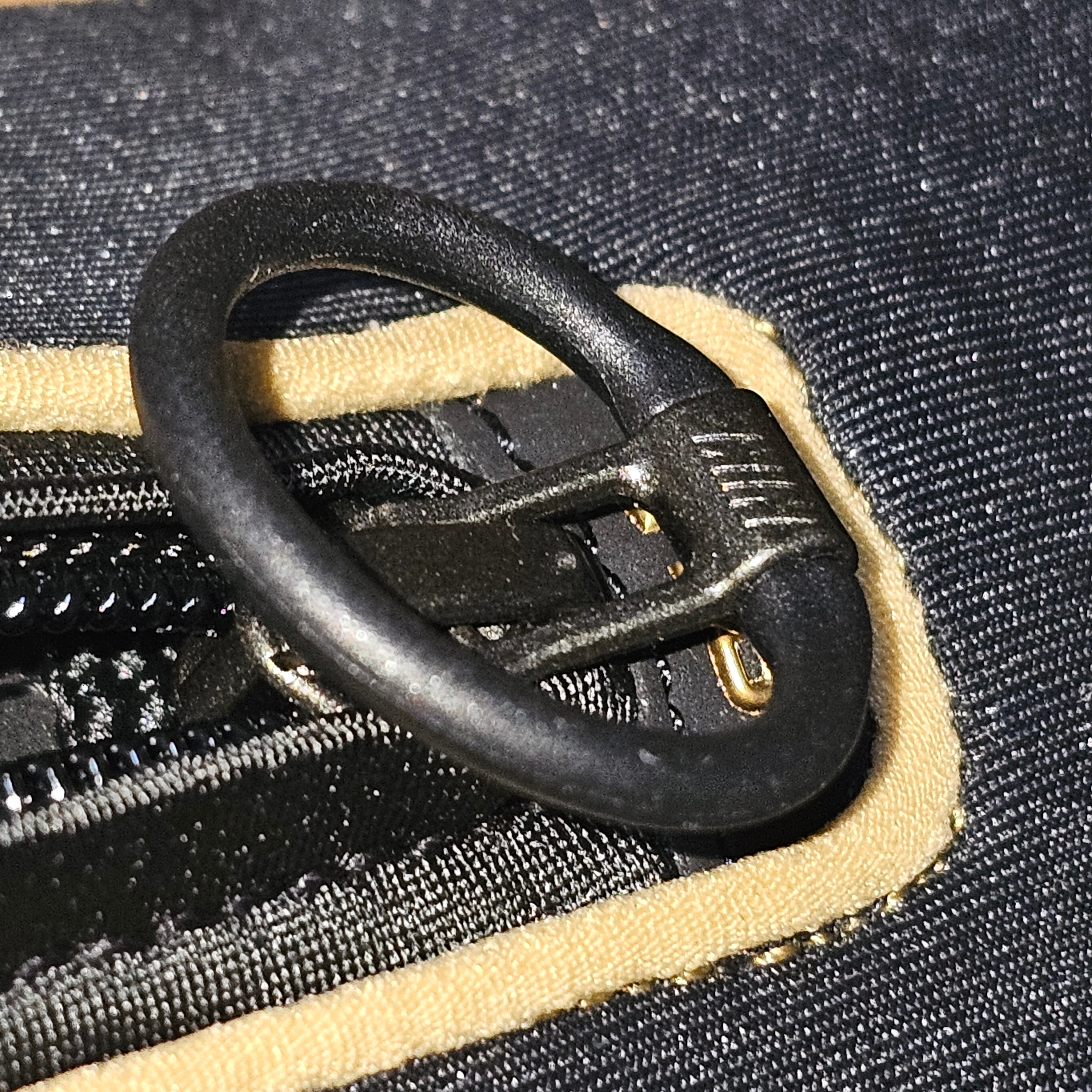 (W) Nike Air Max SNDR SE Black and Metallic Gold 착용 스타일 - 6