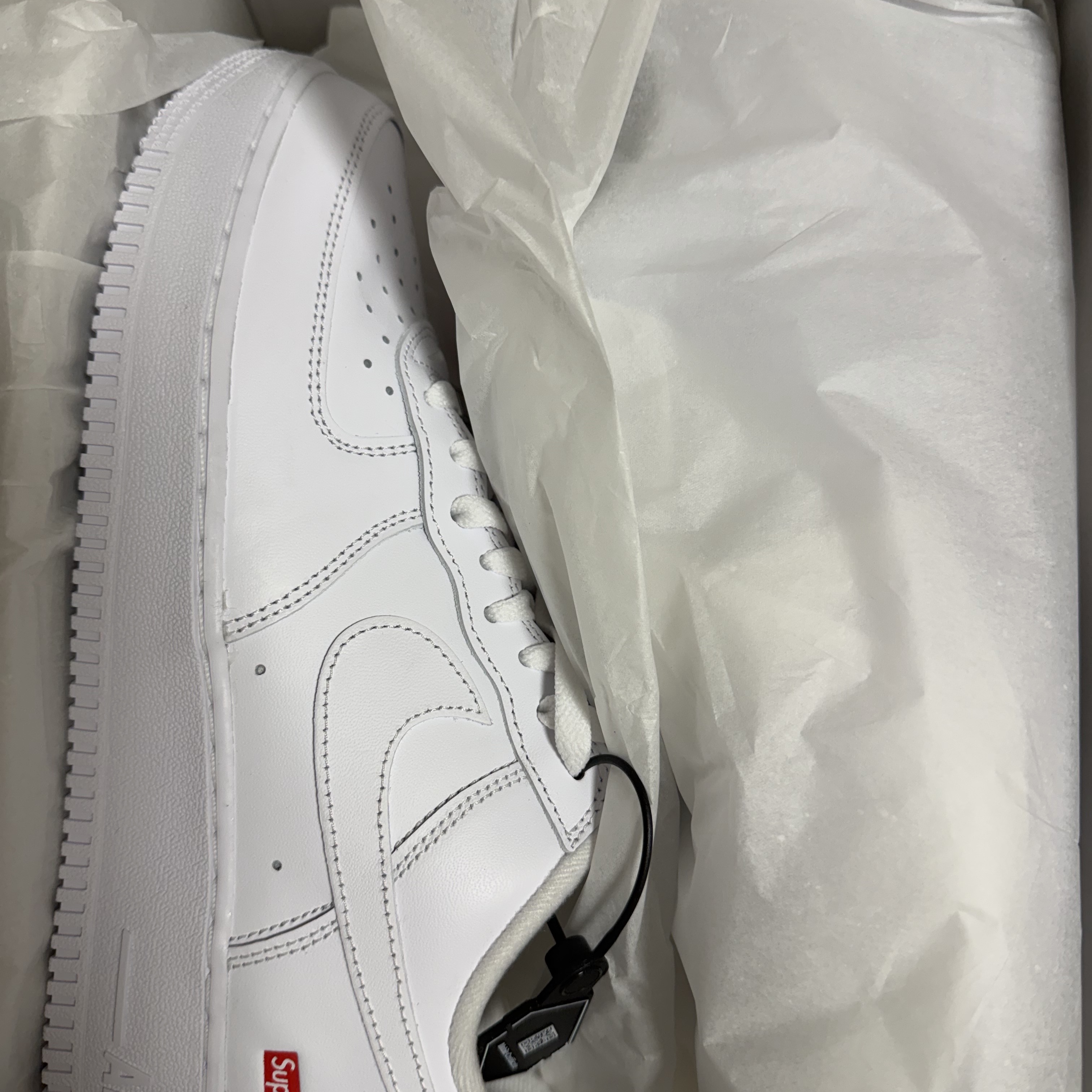 Nike x Supreme Air Force 1 Low White 착용 스타일