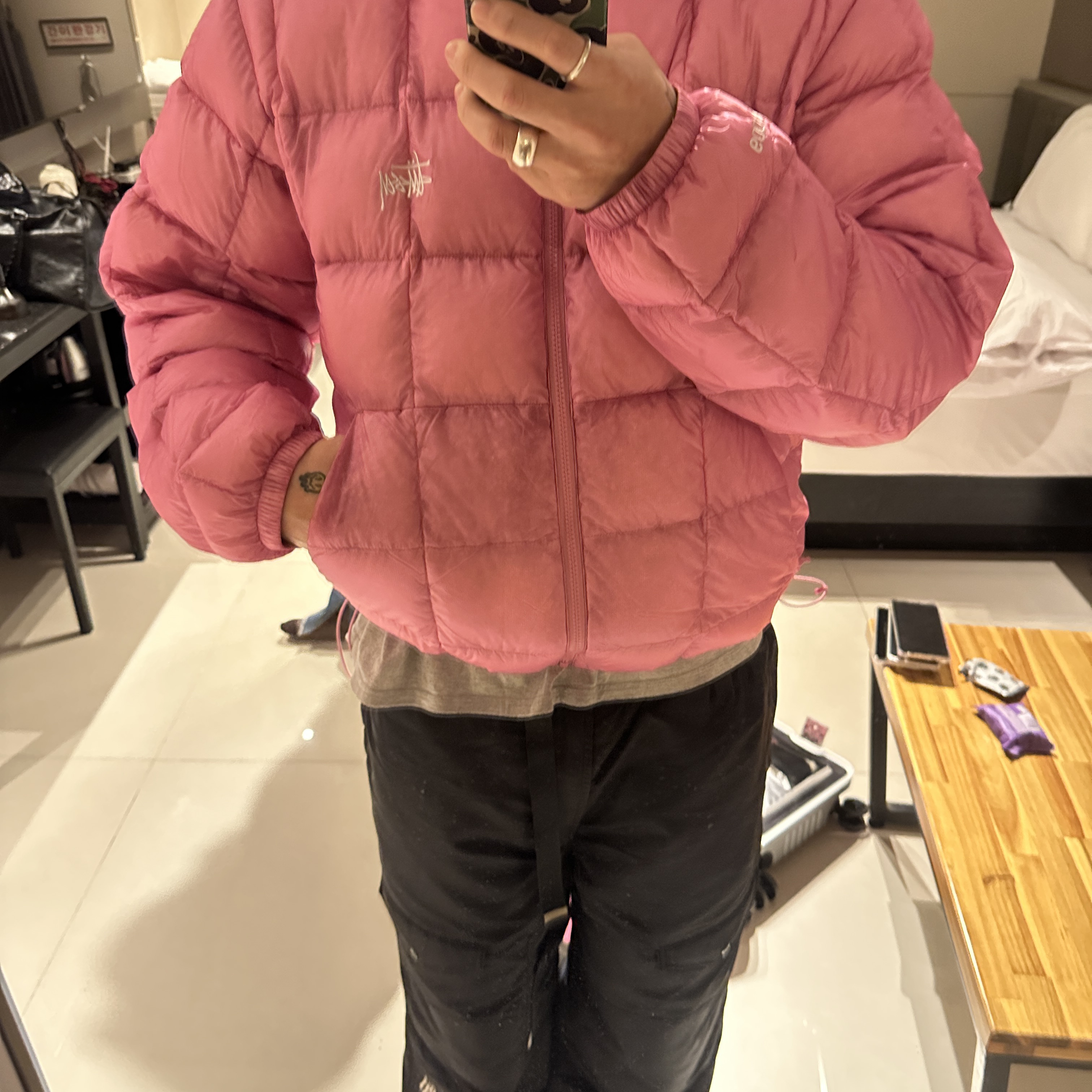 Stussy Midweight Puffer Pink 착용 스타일