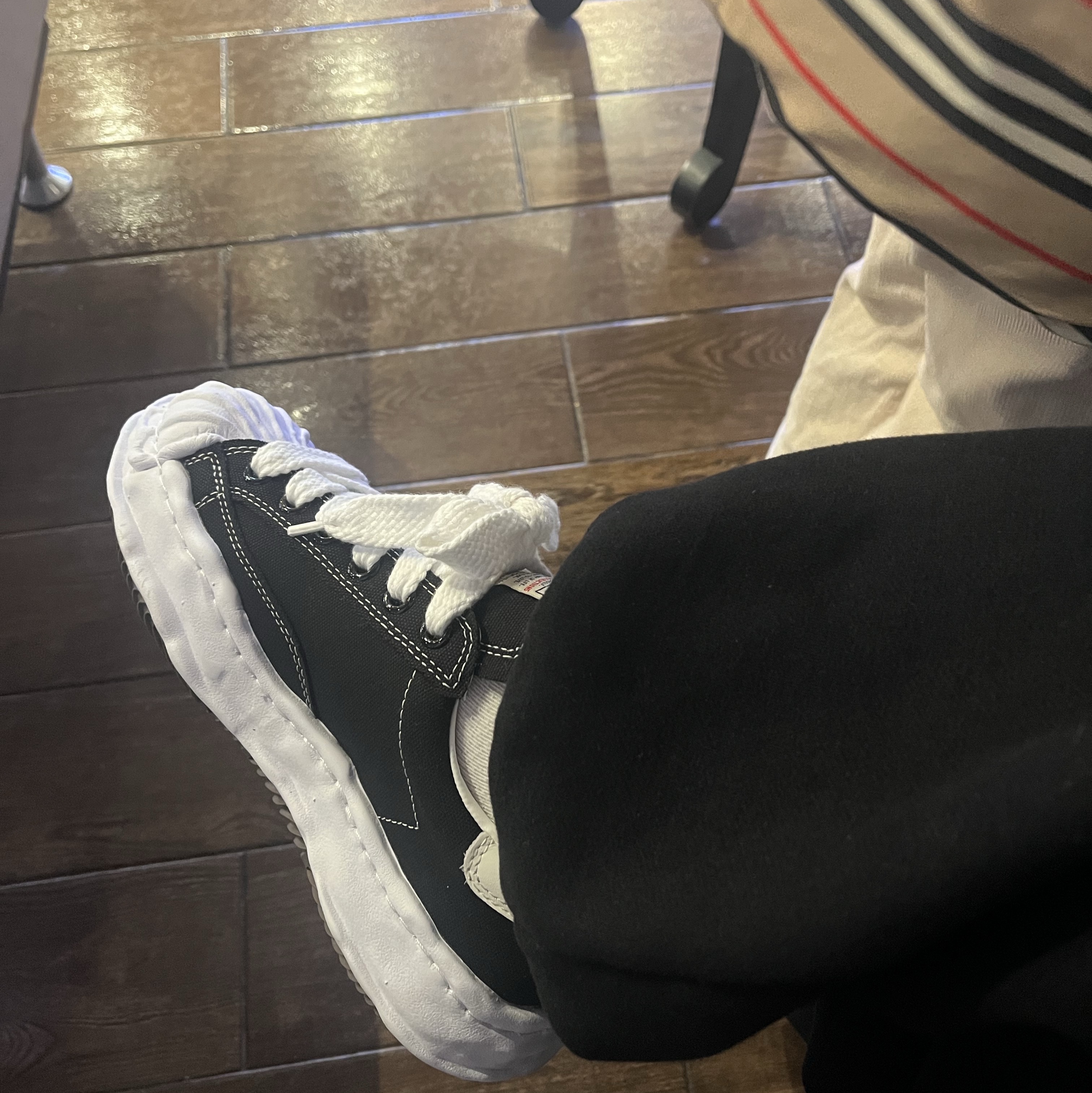 Maison Mihara Yasuhiro Blakey OG Sole Canvas Low-top Sneakers Black White 착용 스타일