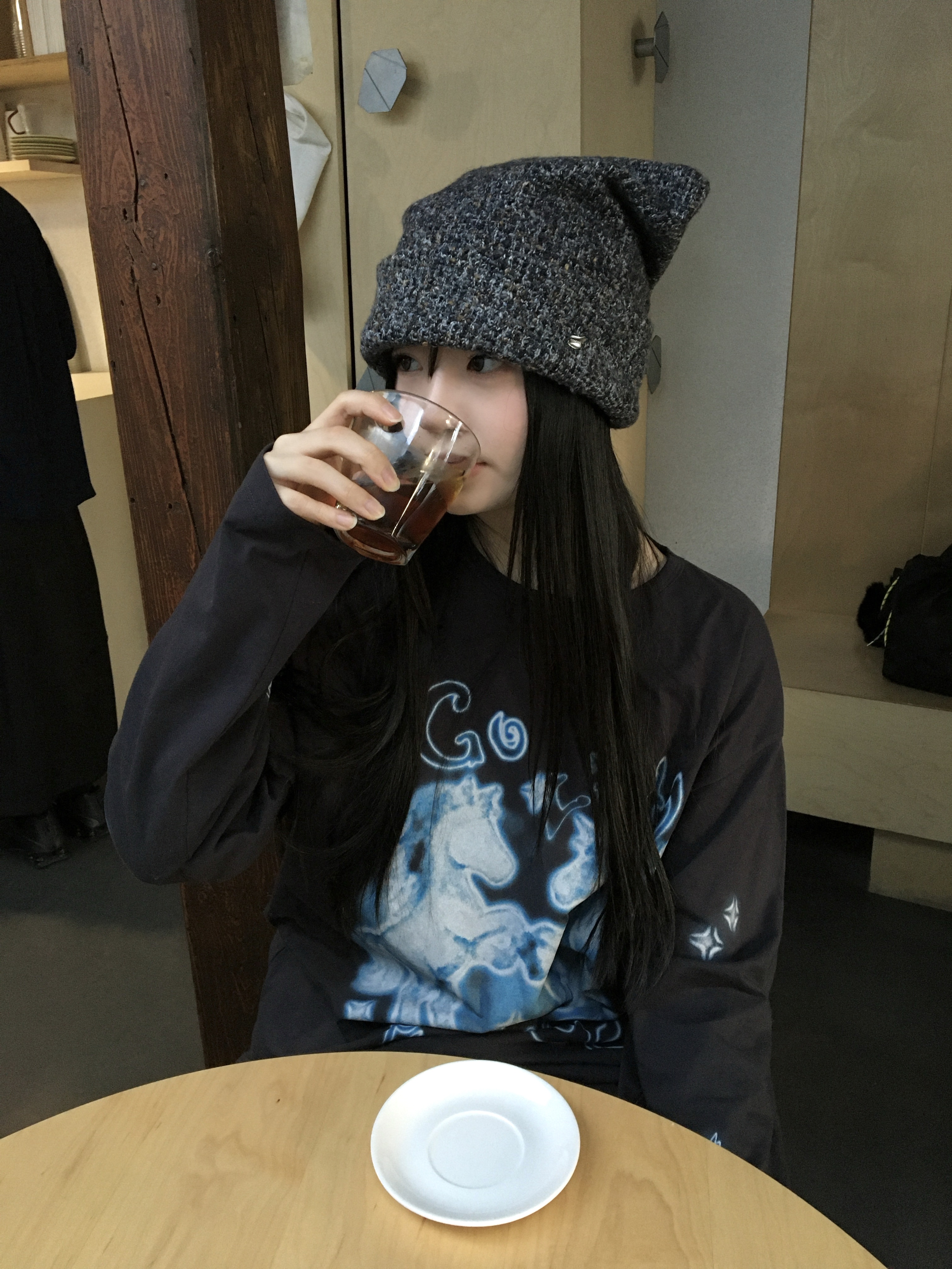 COYSEIO Wide Cat Beanie Grey 착용 스타일