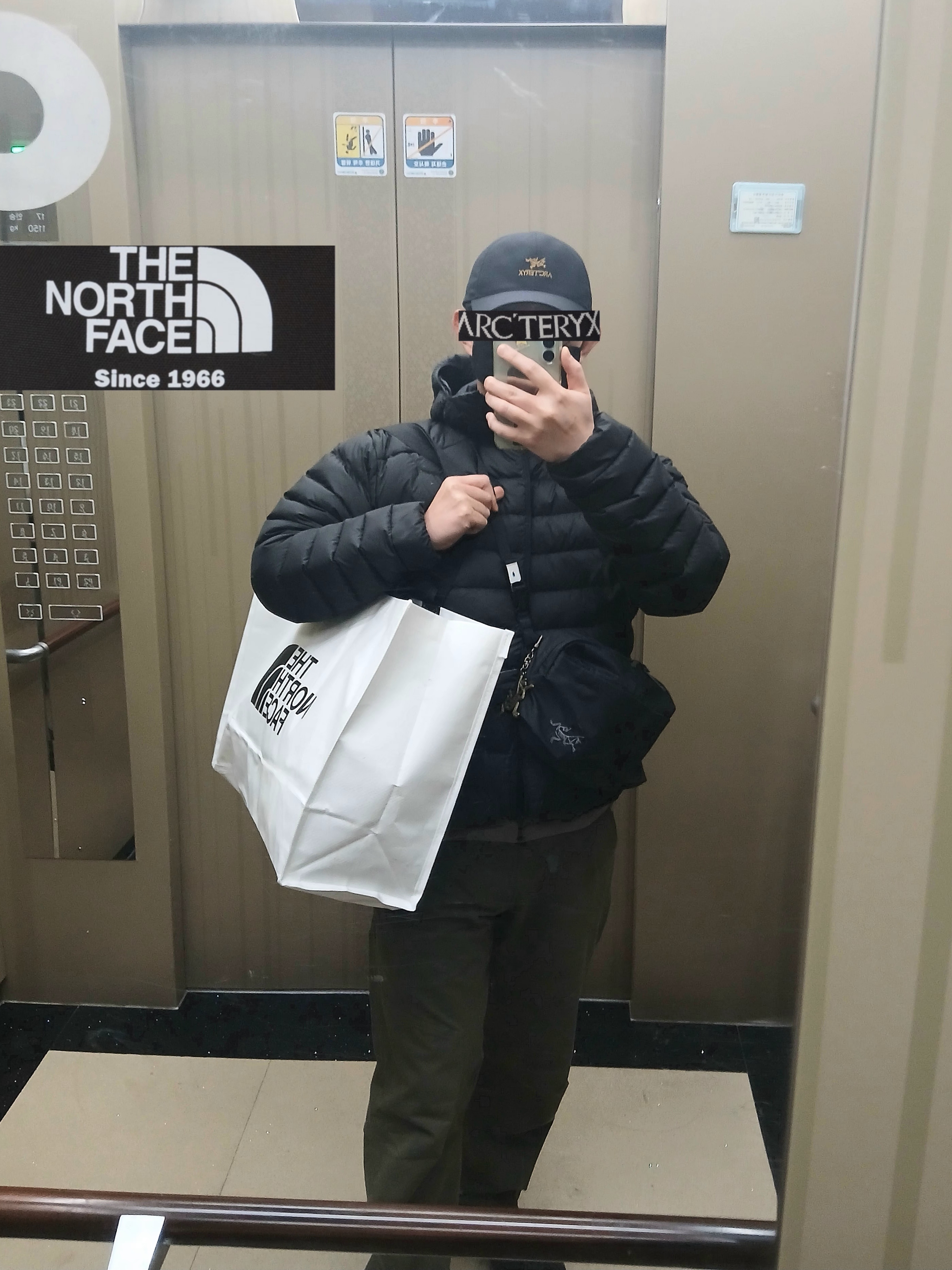 Arc'teryx Bird Word Cap 24K Black, Arc'teryx Kragg Cotton LS T-Shirt 24K Black 착용 스타일 - 1