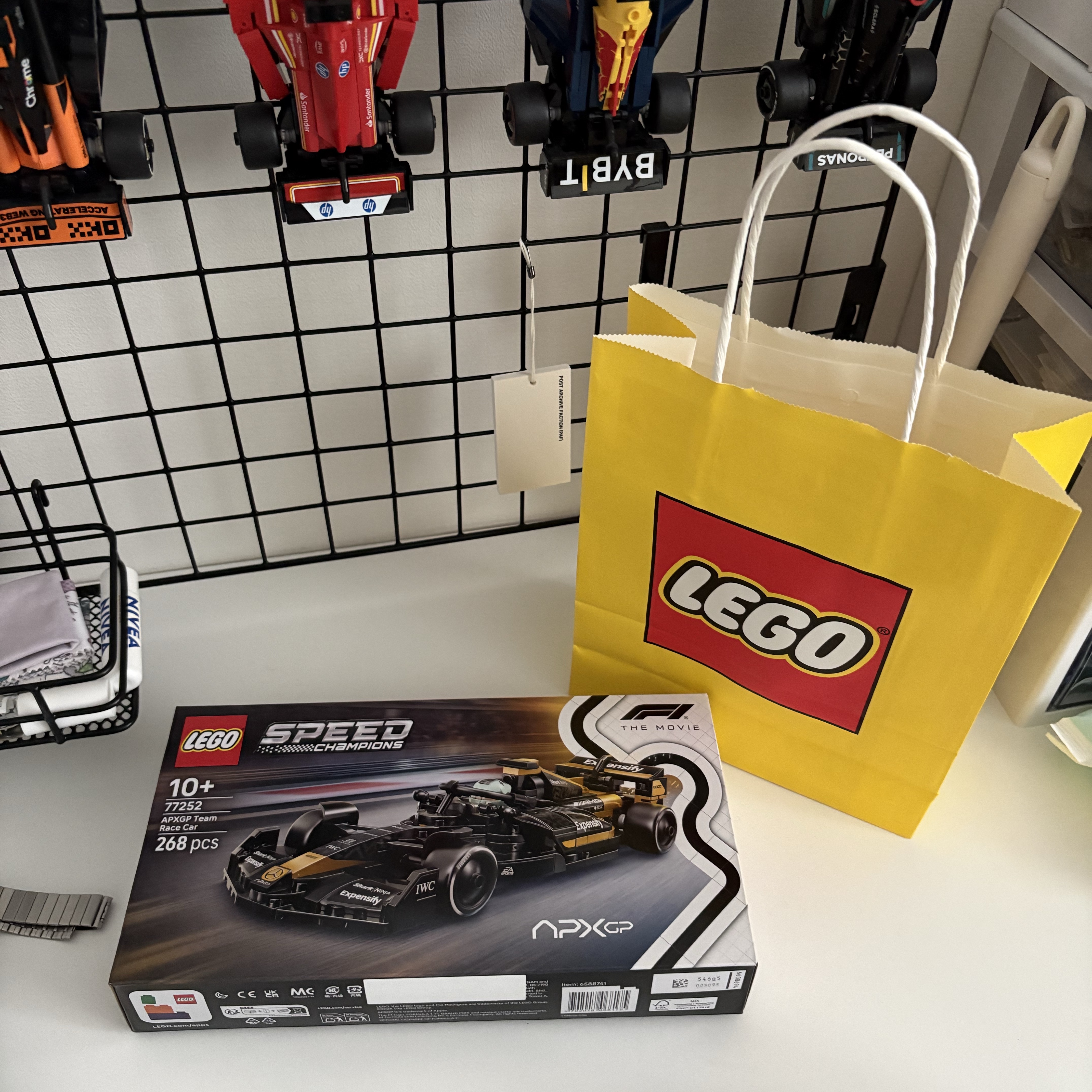 Lego Speed Champions APXGP Team Race Car from F1 The Movie 착용 스타일 - 2