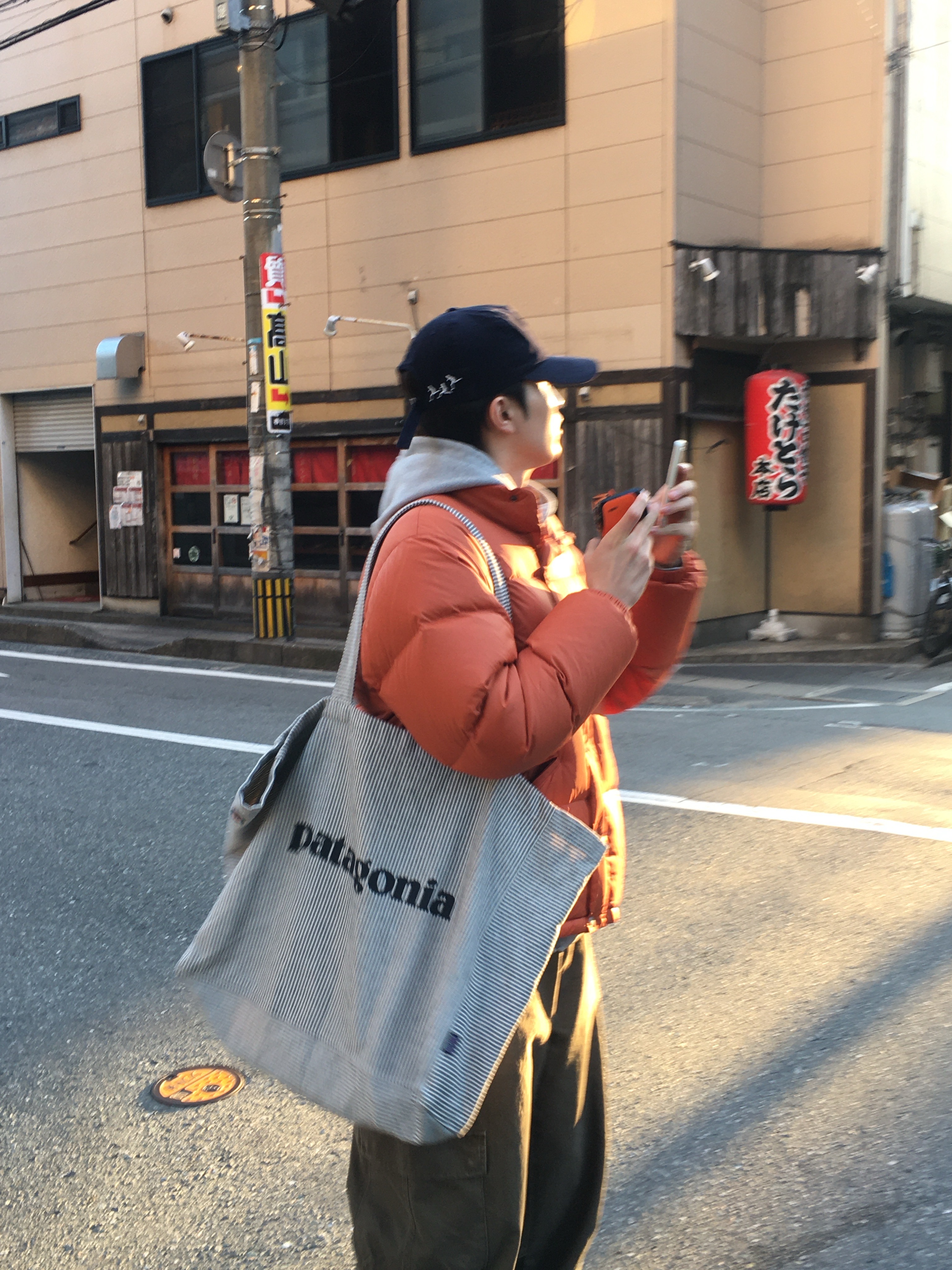 Patagonia Recycled Market Tote Bag Fitz Roy Icon Farrier Stripe Forge Grey 착용 스타일