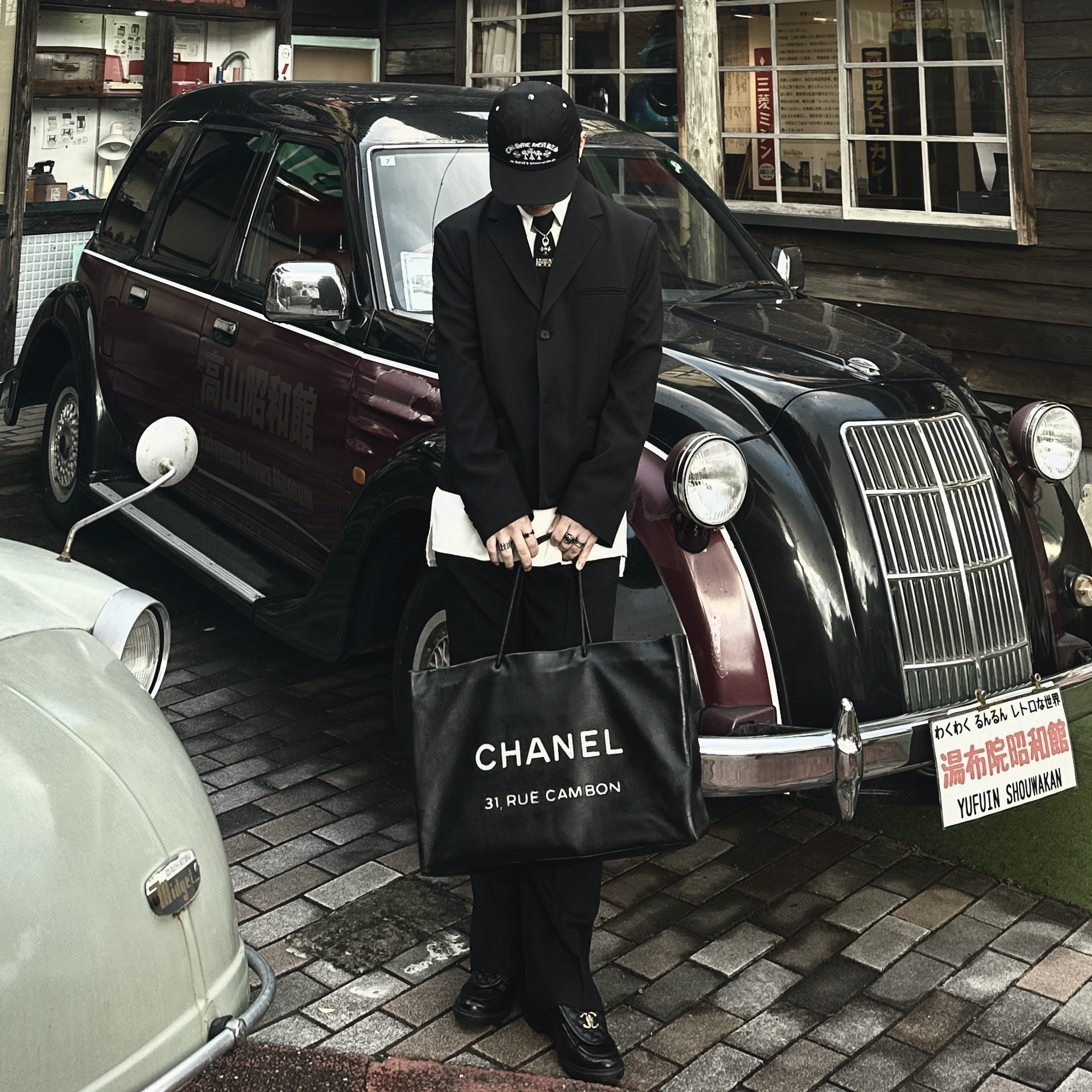 (W) Chanel Loafers Lambskin & Gold Black, Chrome Hearts Gas Station Cemetery Trucker Hat Black 착용 스타일 - 2