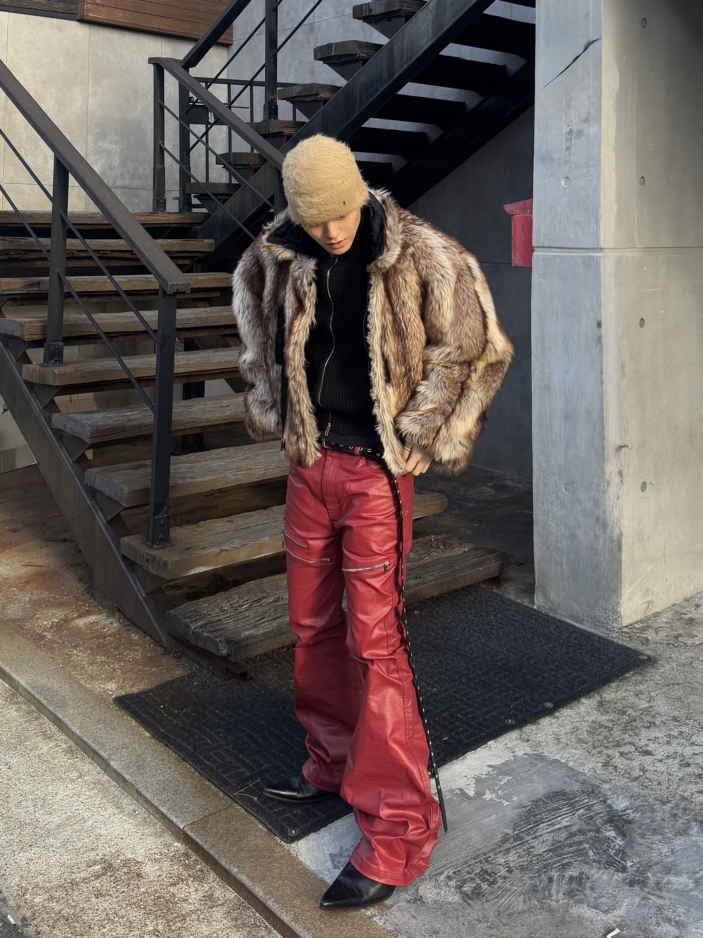 Protocol Index Exaggerated Shoulder Fur N2B Jacket Black, Balenciaga Subway Loafers Black 착용 스타일 - 2