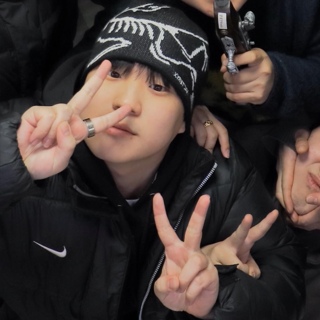 Arc'teryx Bird Head Toque Orca, Louis Vuitton Instinct Rings Gold & Silver (Set of 2) 착용 스타일 - 1